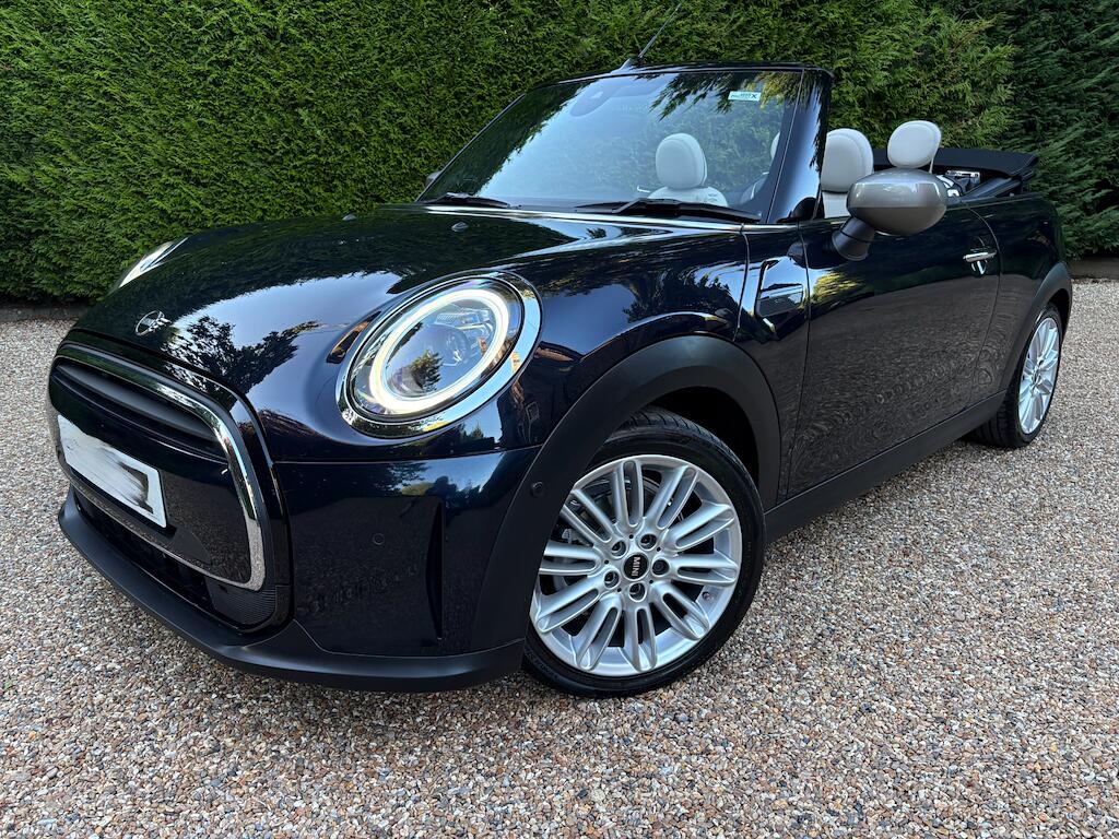 Mini Convertible view 24