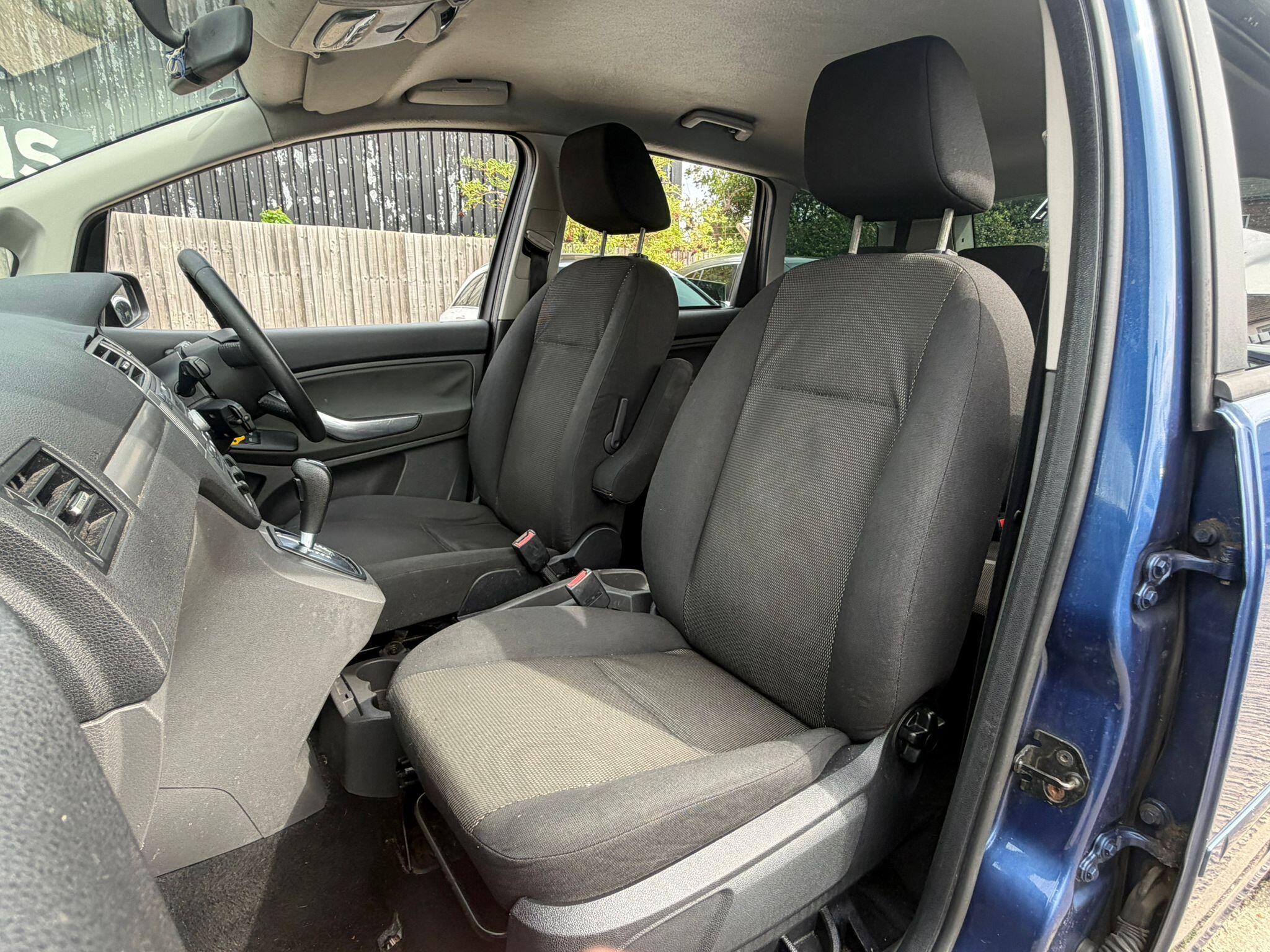 Ford C-Max view 19