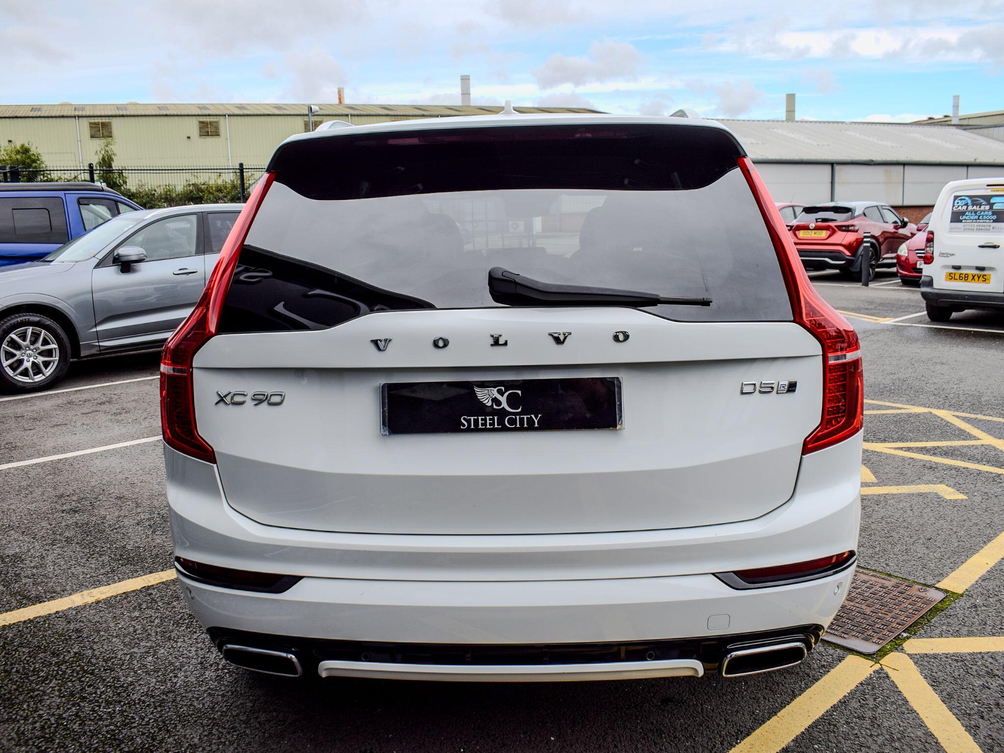 Volvo XC90 view 5