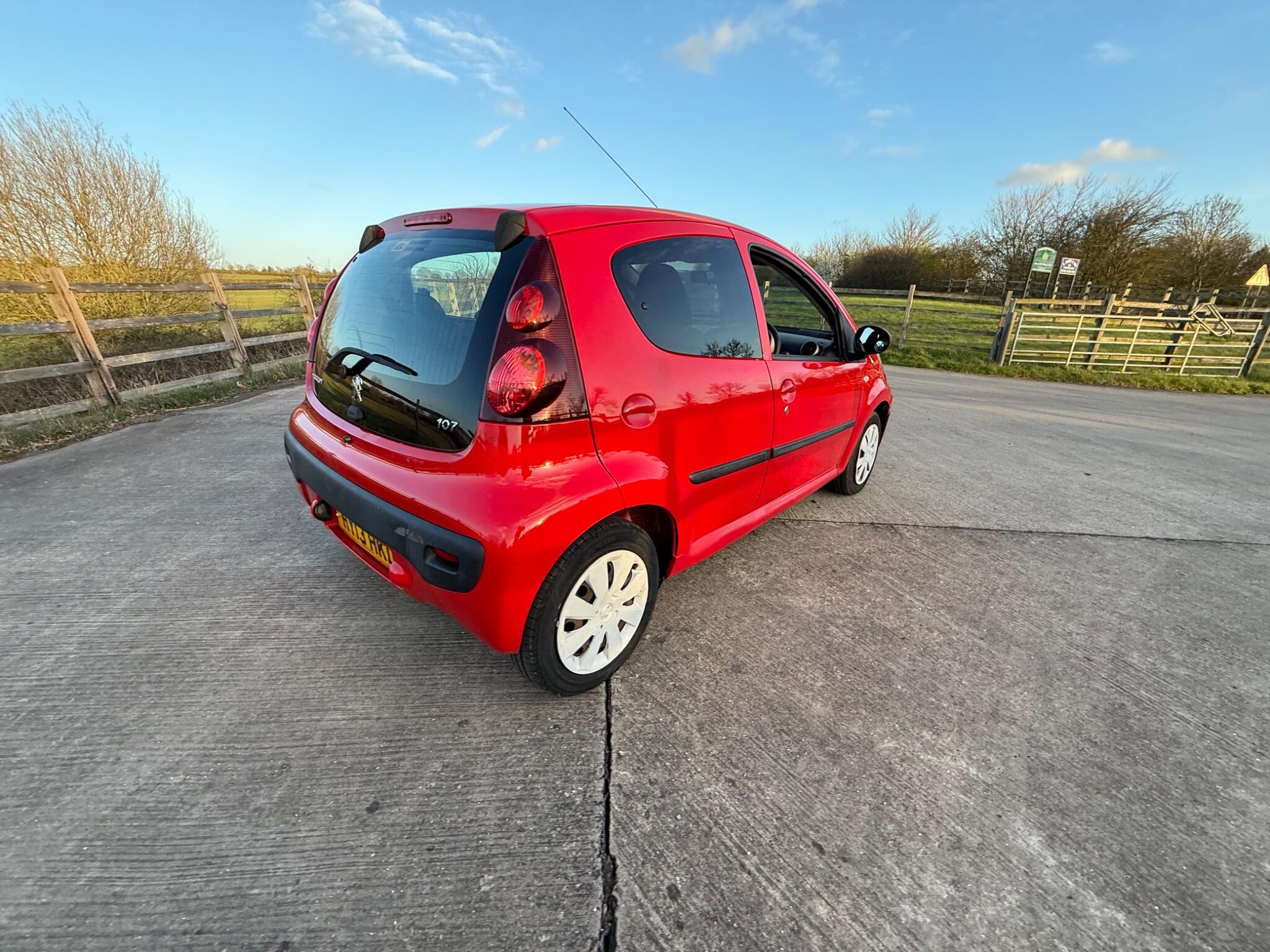Peugeot 107 1.0 12V Active Euro 5 5dr — photo 30 of 86