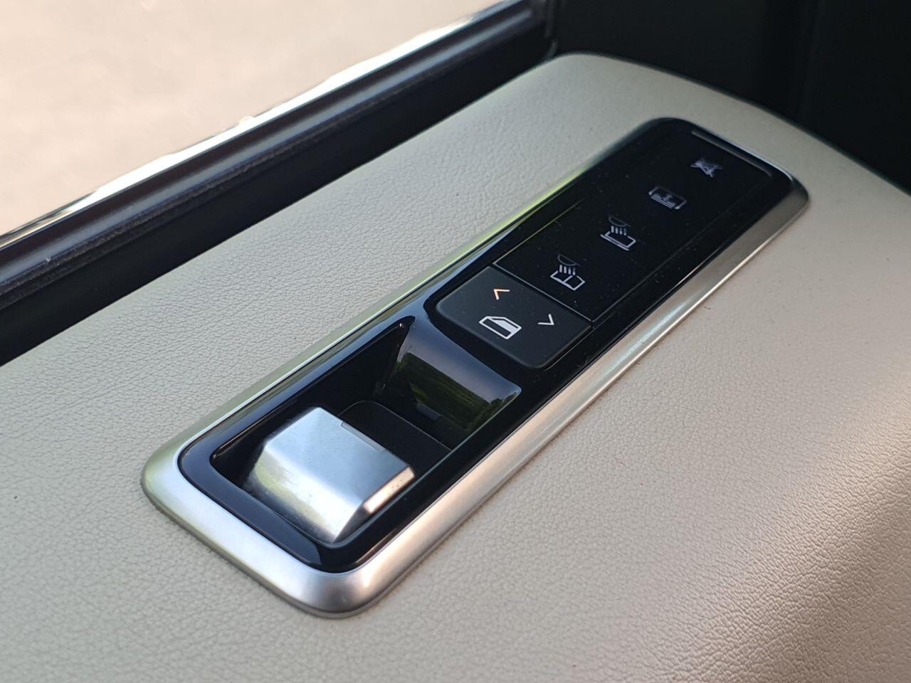 Land Rover Range Rover view 24