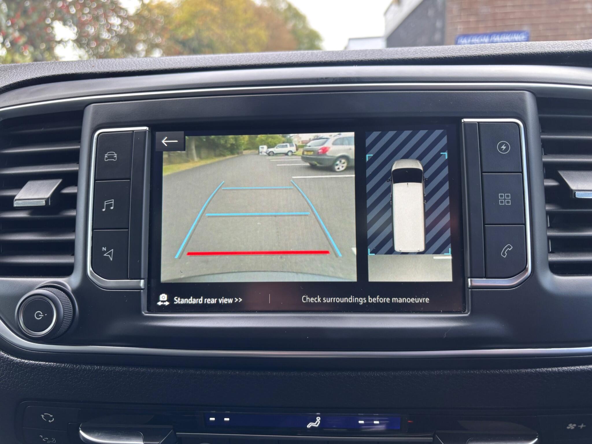 Vauxhall Vivaro Life Electric view 14