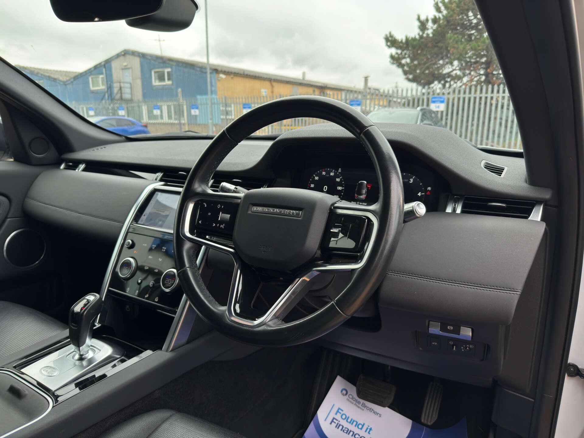 Land Rover Discovery Sport view 13