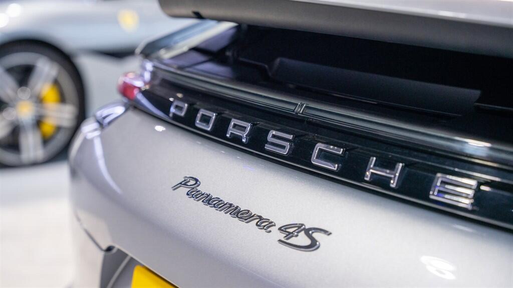 Porsche Panamera view 21