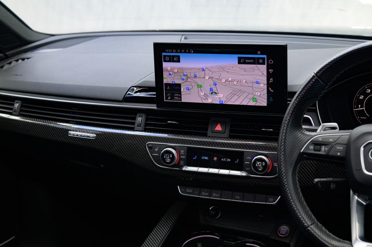 Audi RS4 view 31