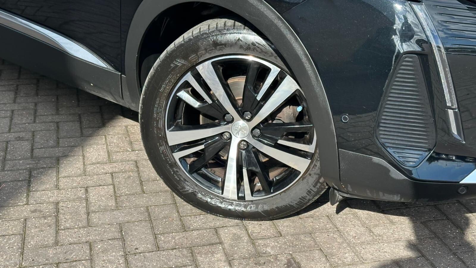 Peugeot 5008 view 3