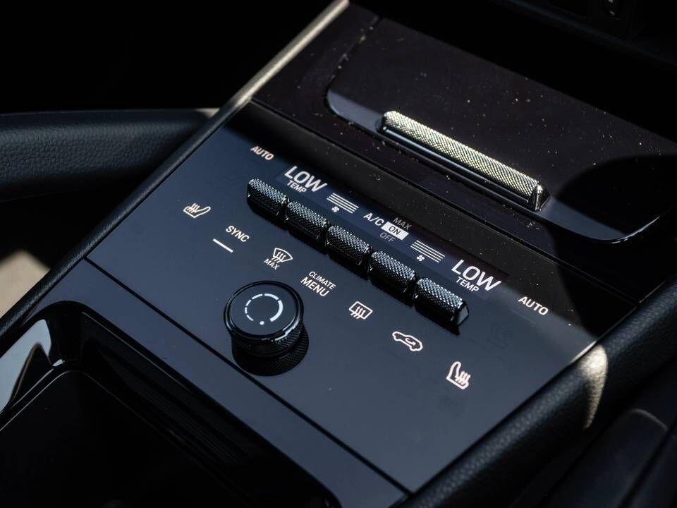 Porsche Cayenne view 52