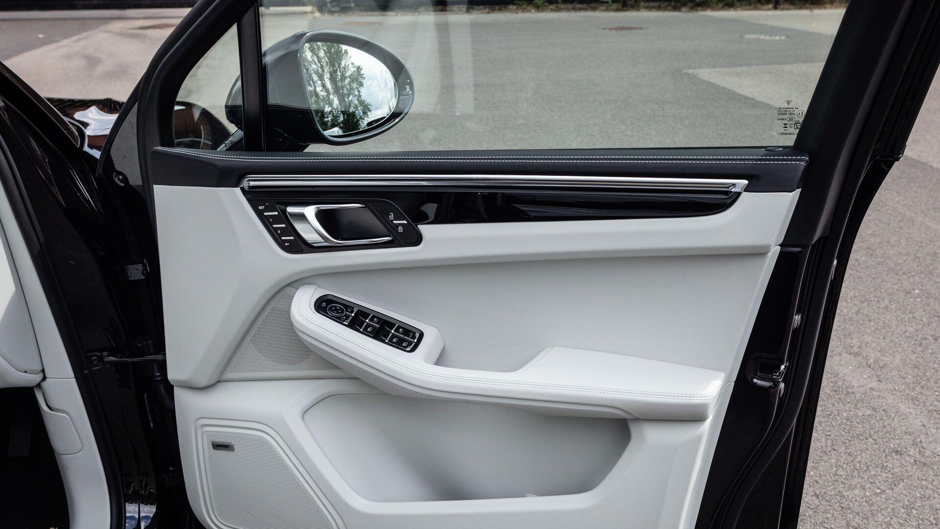 Porsche Macan view 18