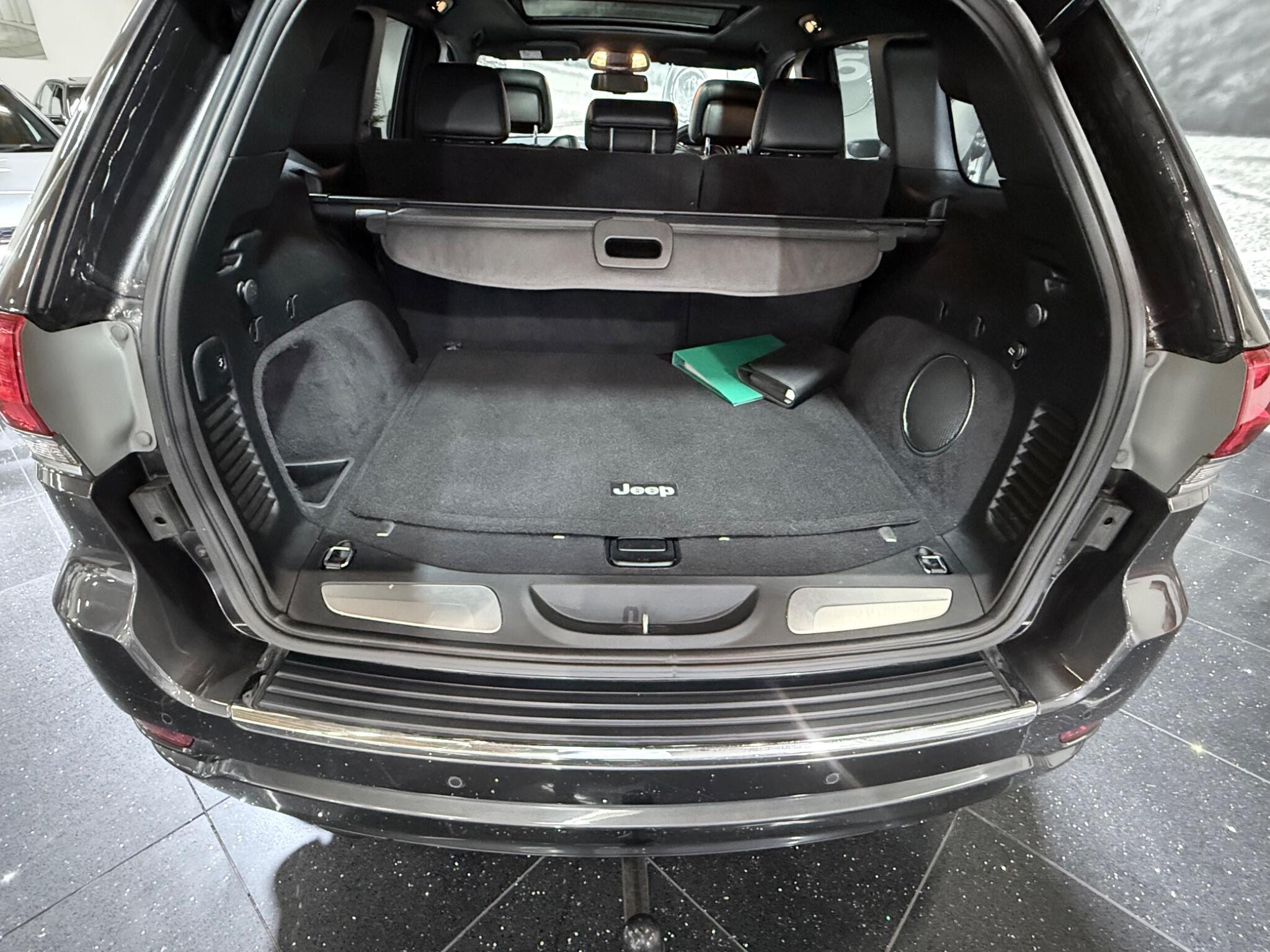 Jeep Grand Cherokee view 25