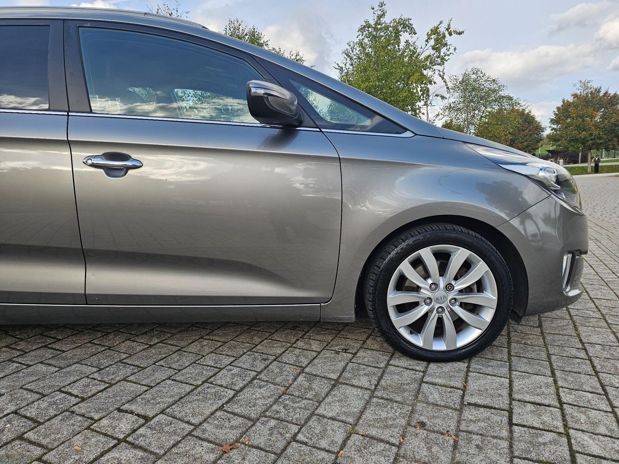Kia Carens view 6