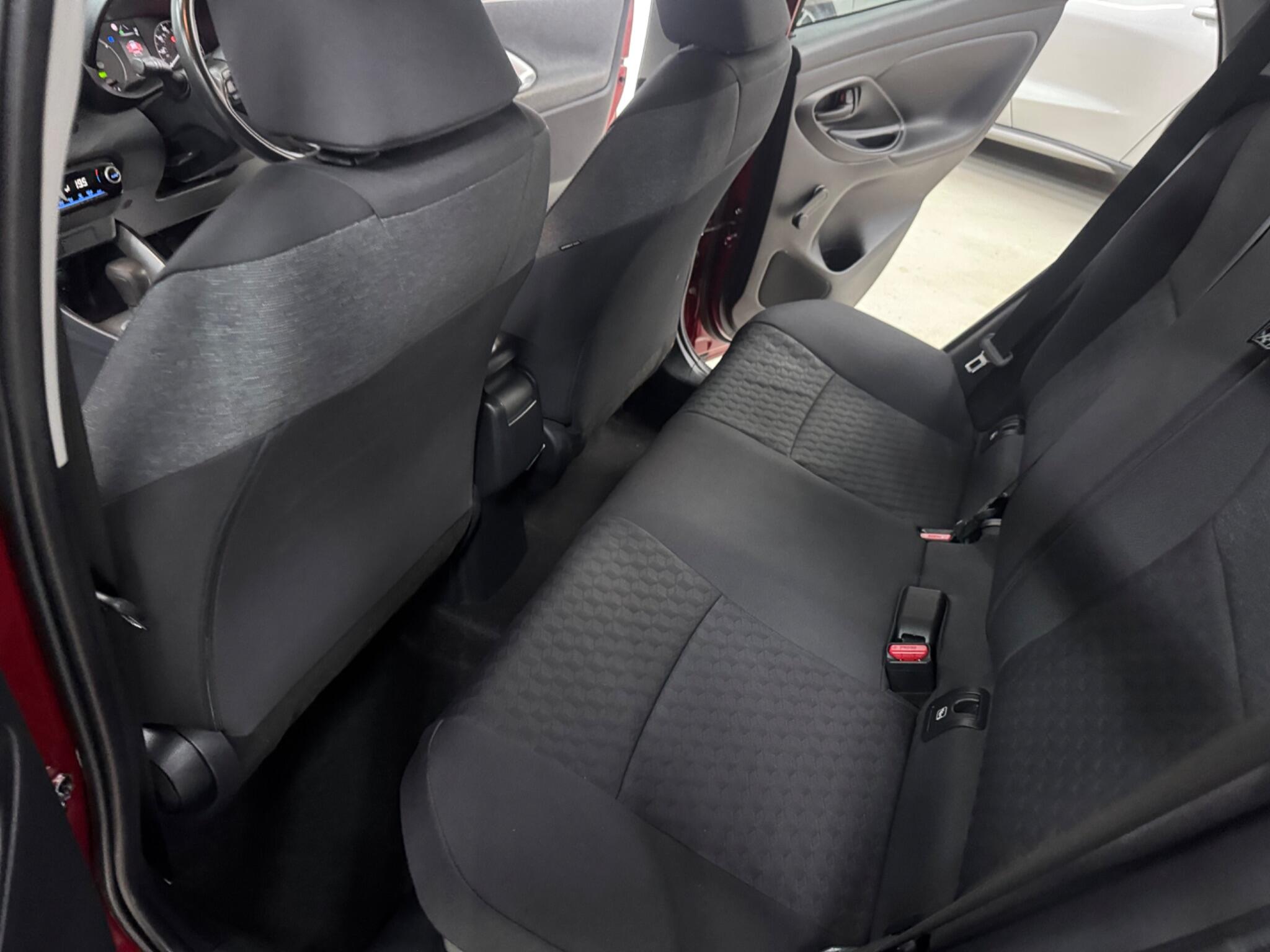 Toyota Yaris view 33