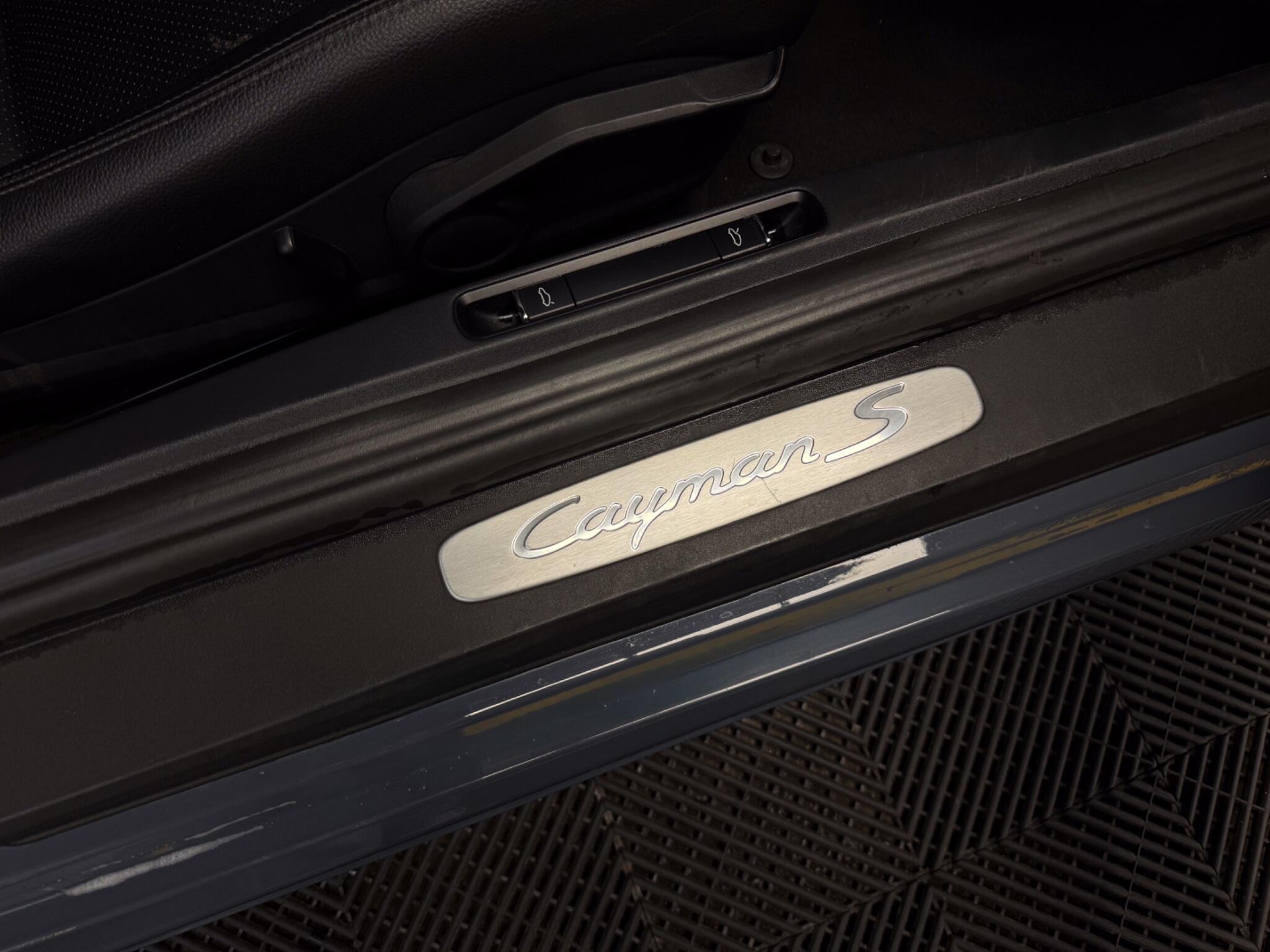Porsche Cayman view 37