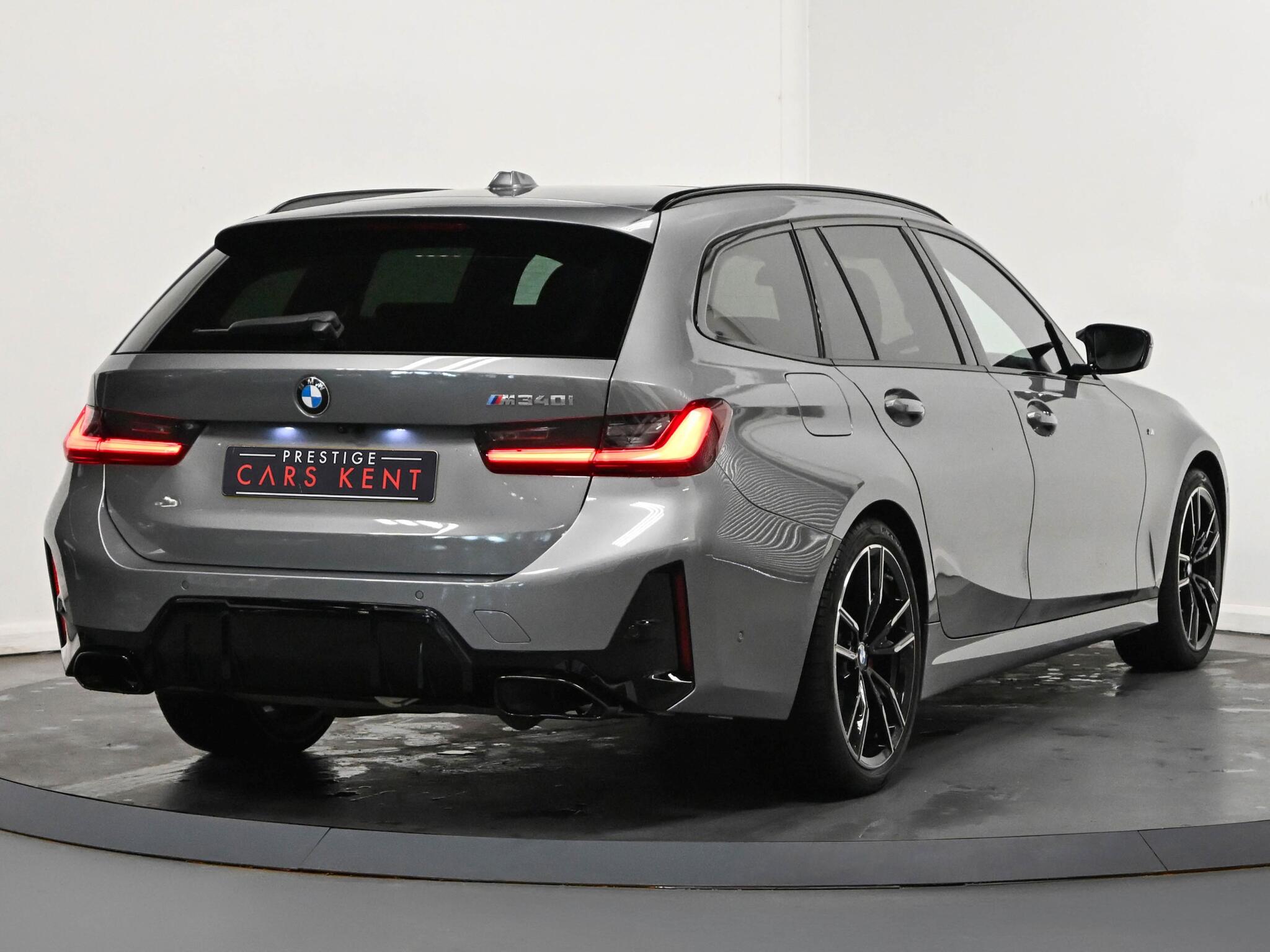BMW 3 Series view 29