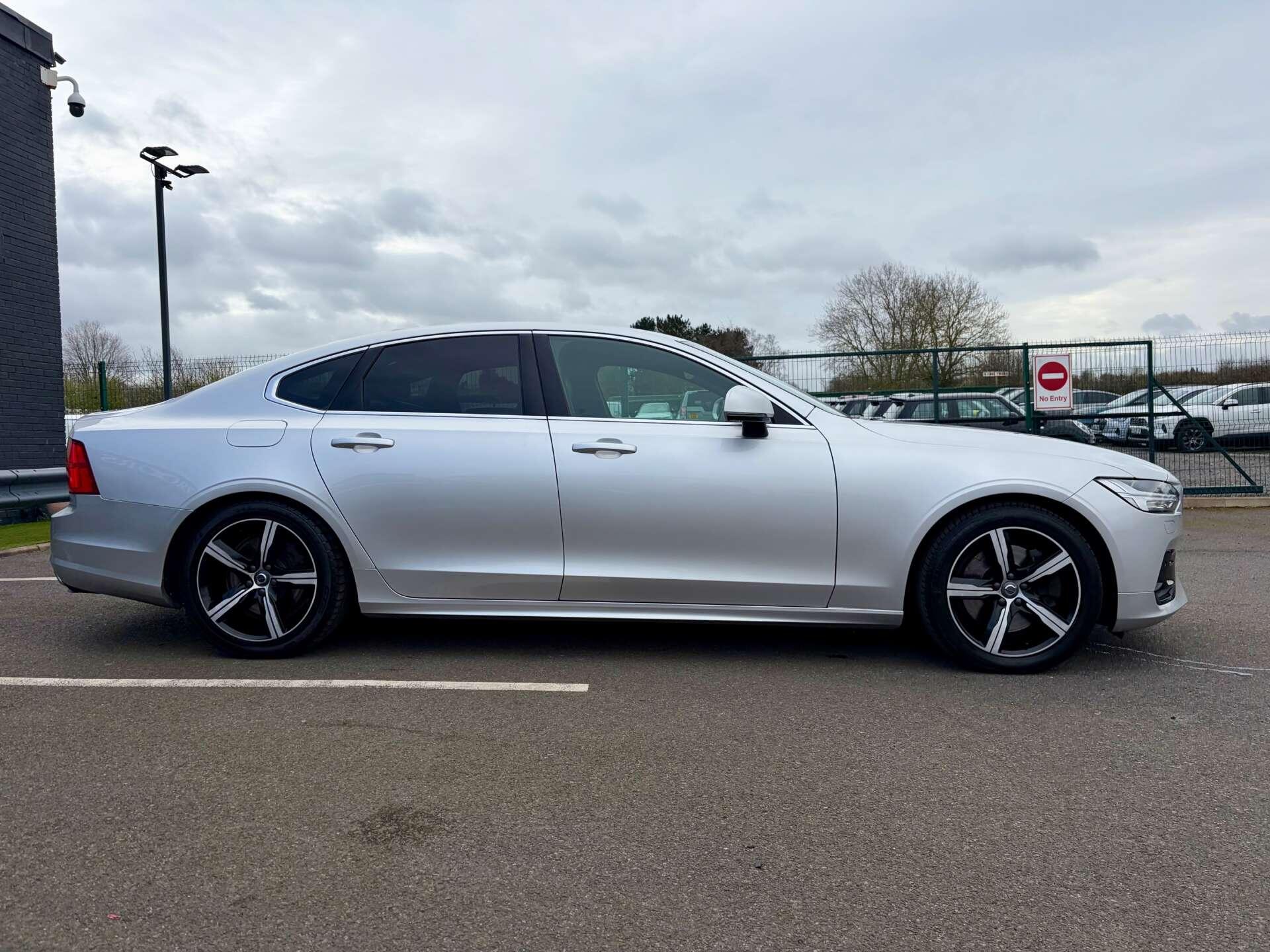 Volvo S90 view 9