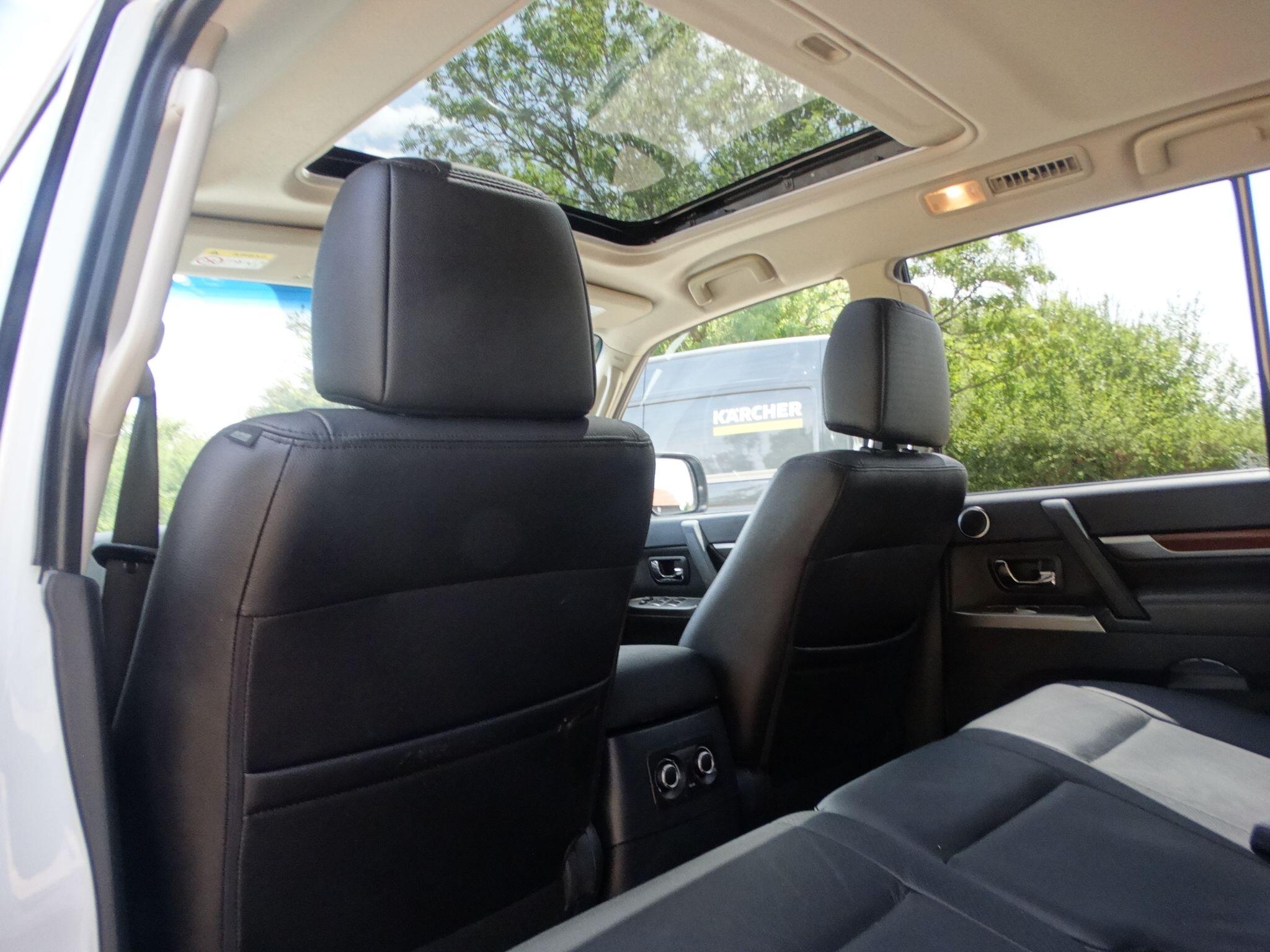 Mitsubishi Shogun view 13