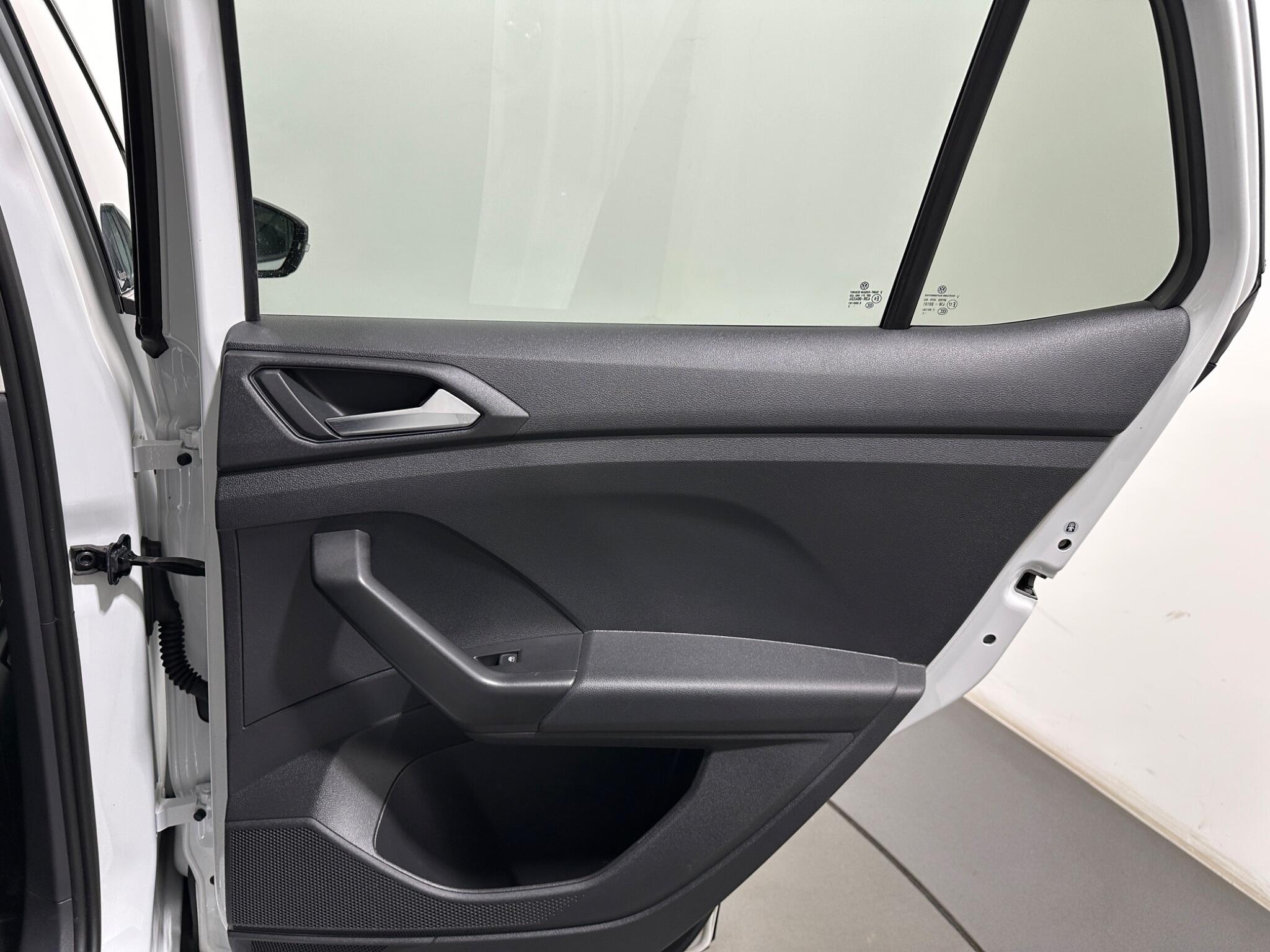Volkswagen T-Cross view 42