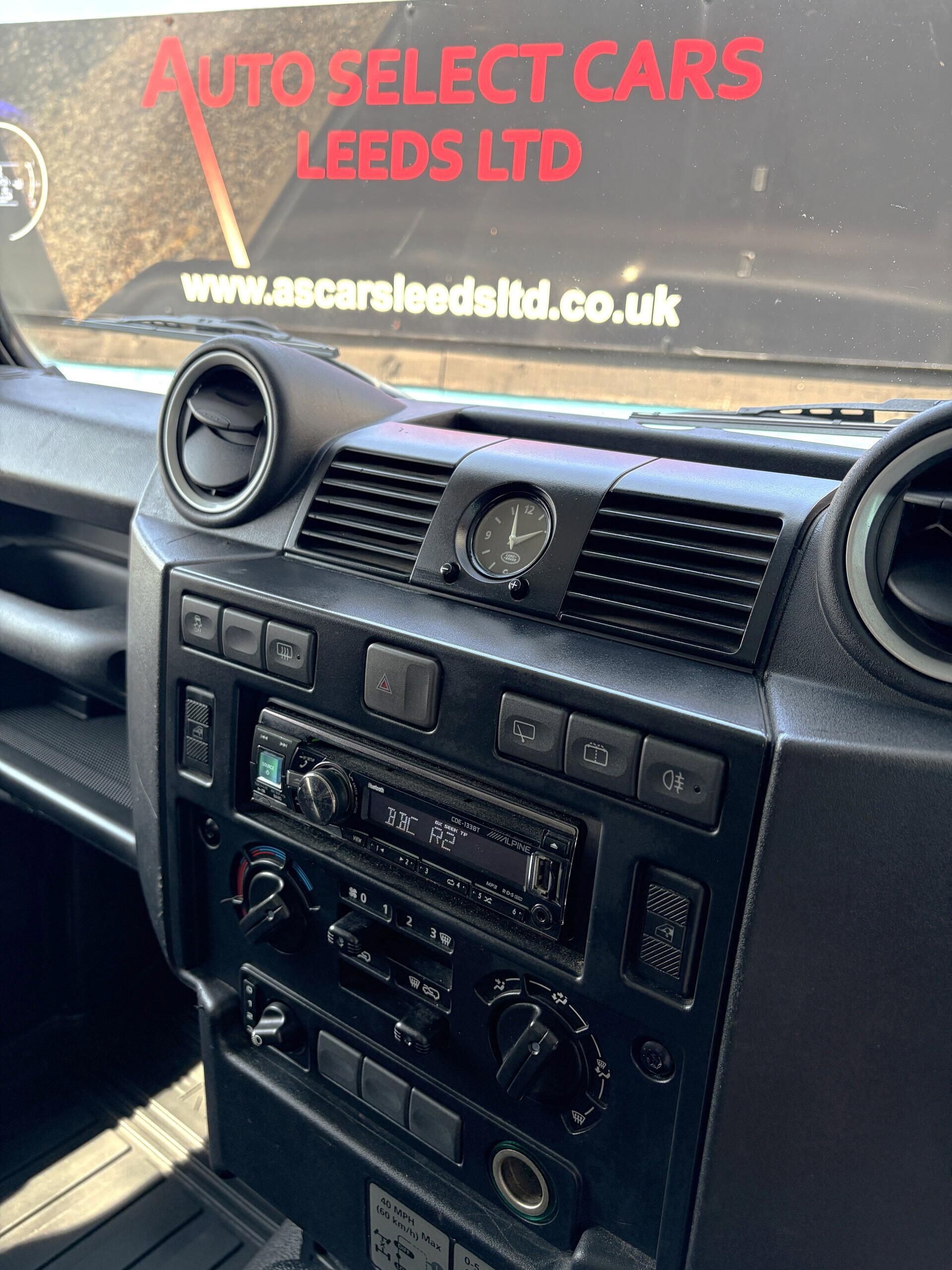 Land Rover Defender view 18