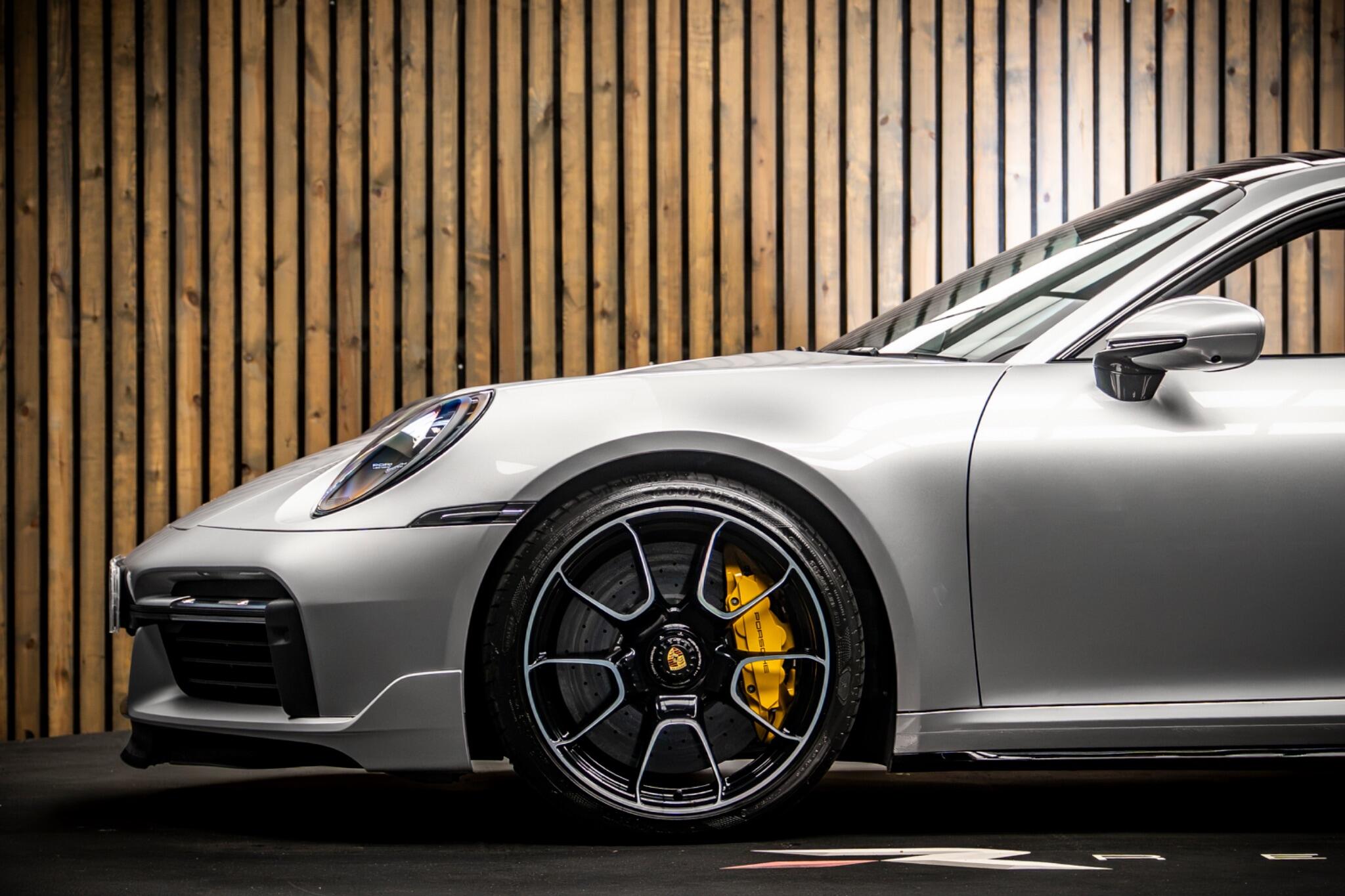 Porsche 911 view 9
