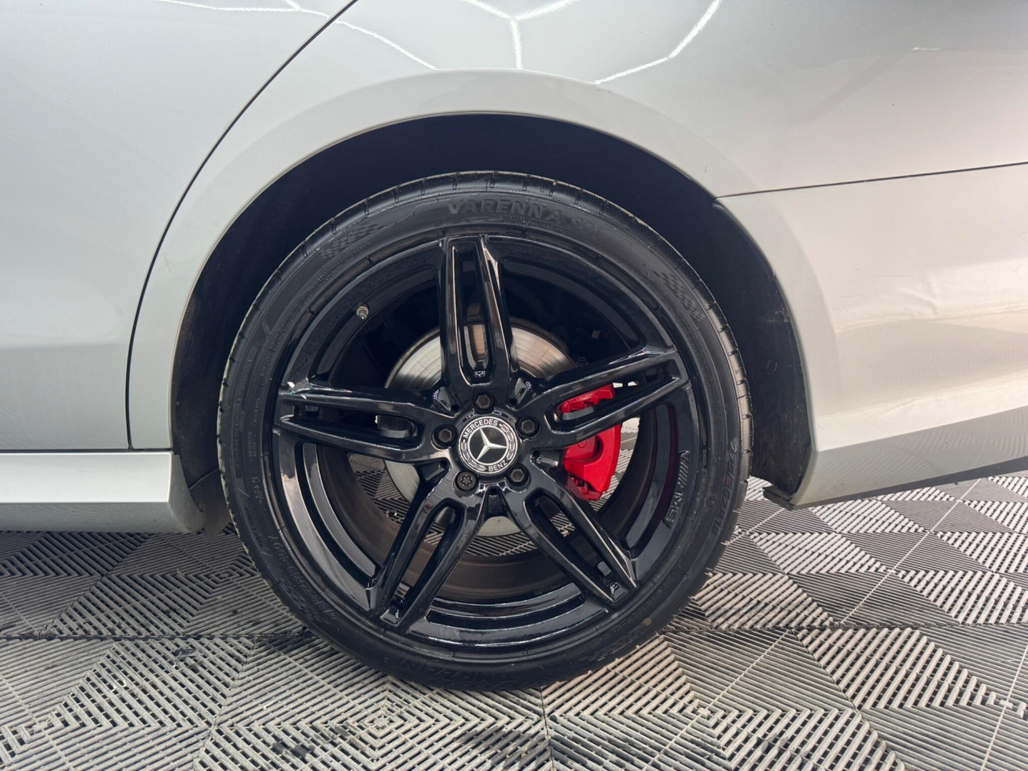 Mercedes-Benz E Class view 36