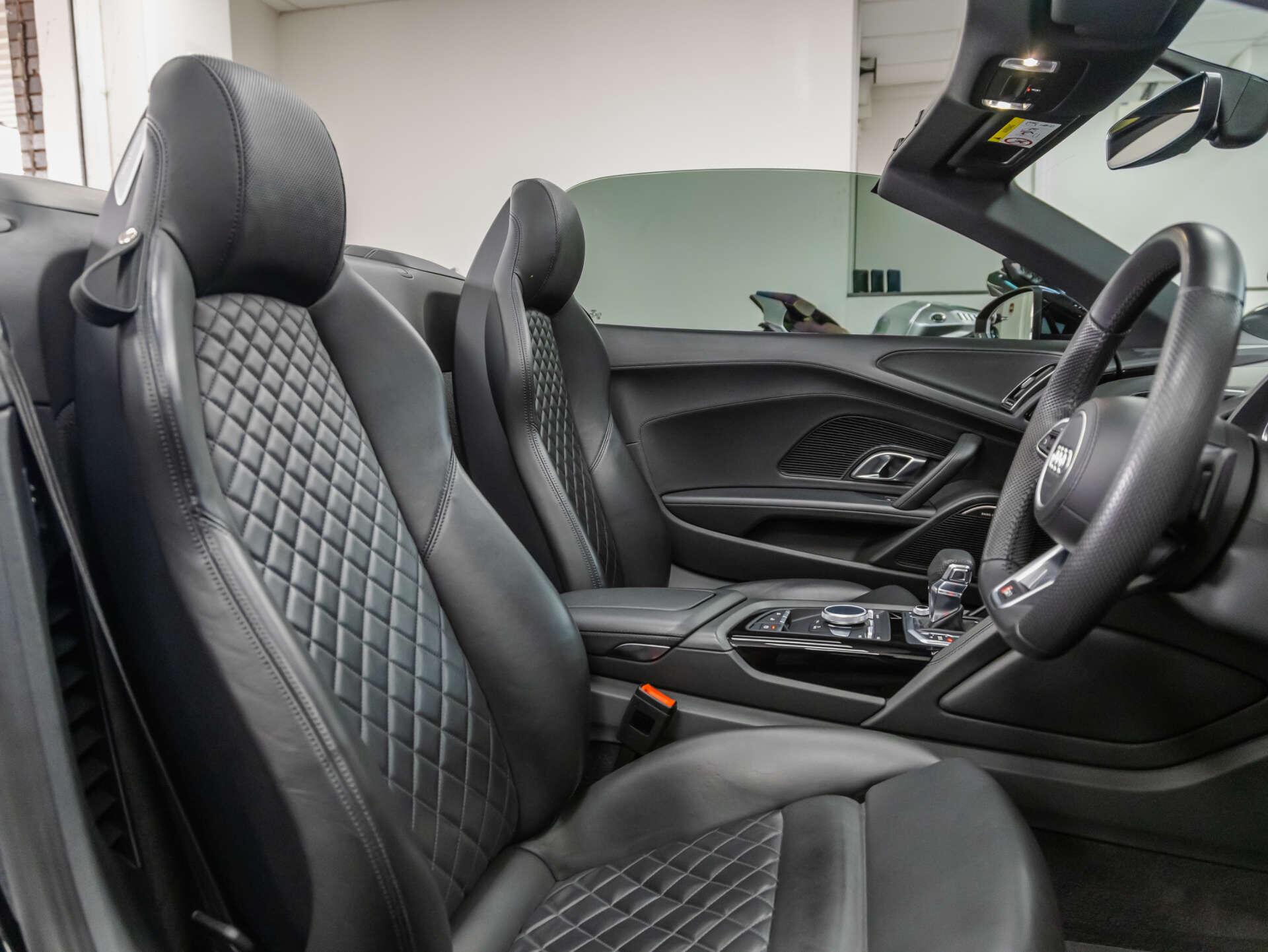 Audi R8 view 9