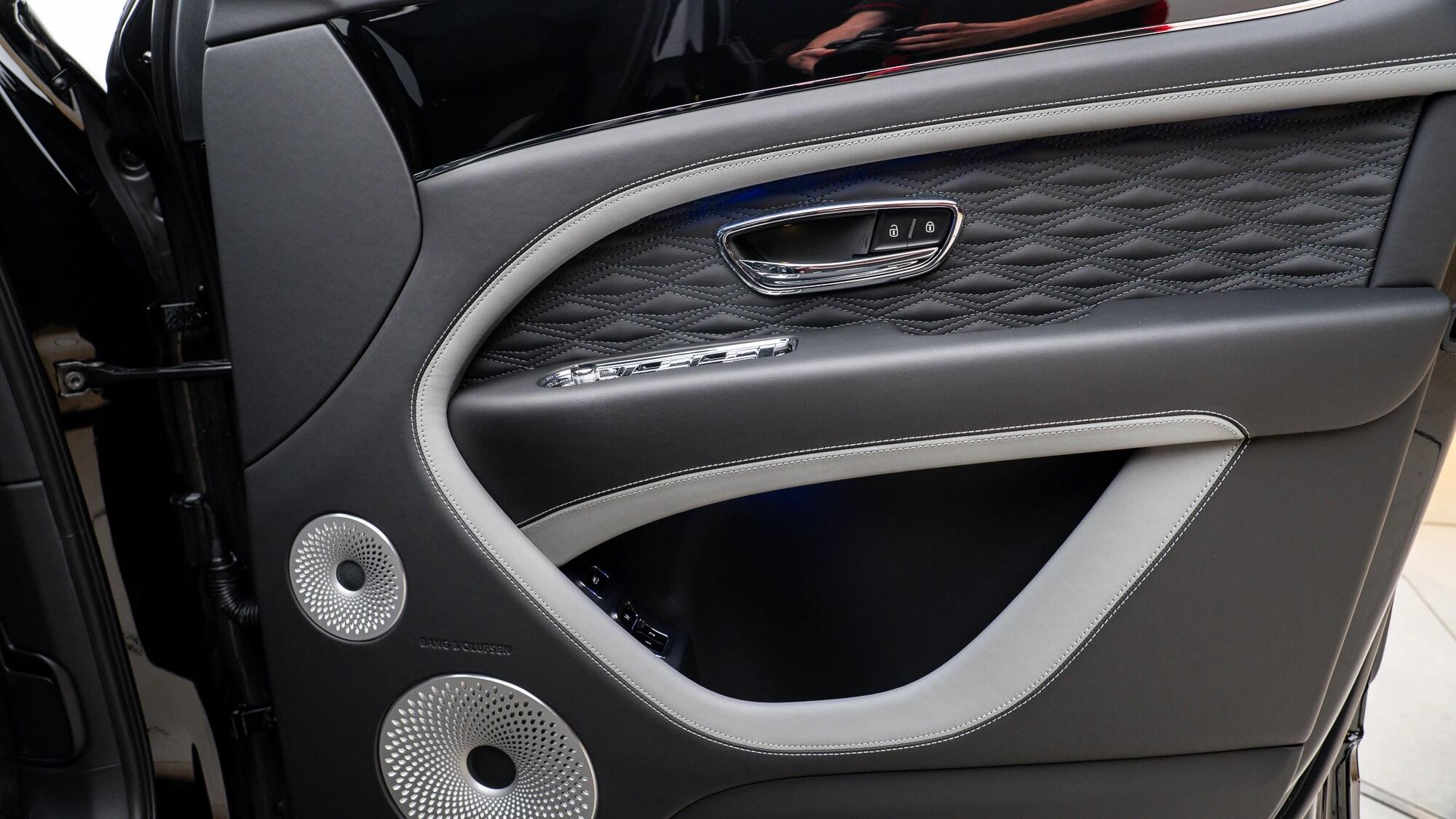 Bentley Bentayga view 22
