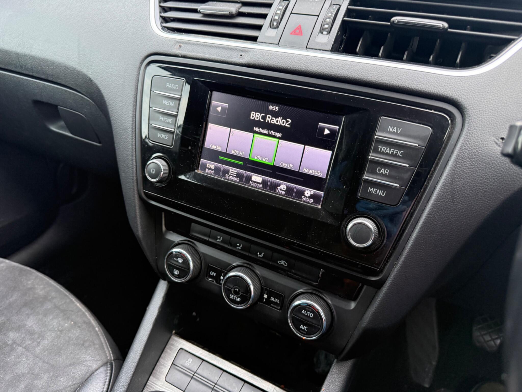 Skoda Octavia 2.0 TDI Scout 4WD Euro 6 (s/s) 5dr — photo 21 of 50