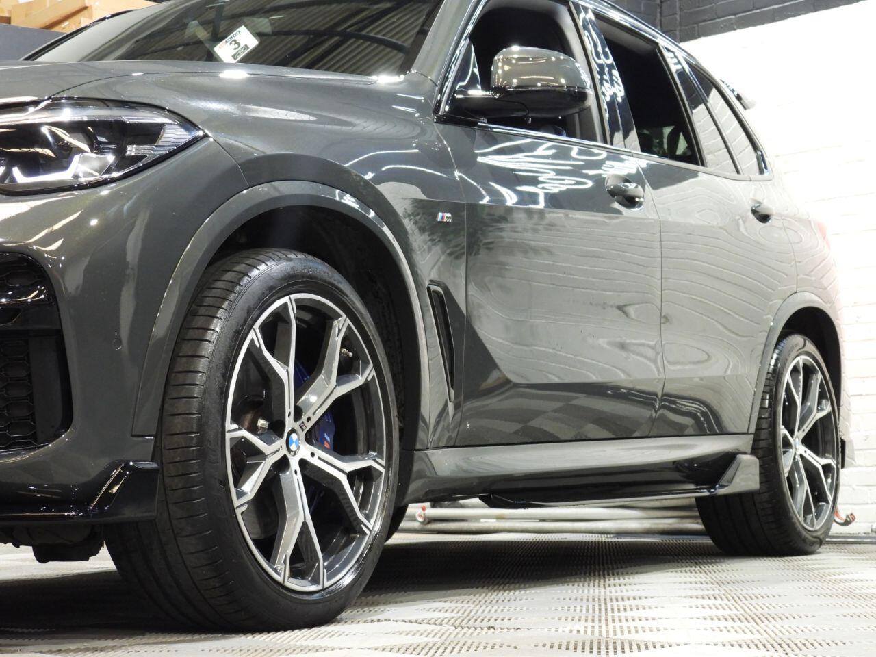 BMW X5 view 3