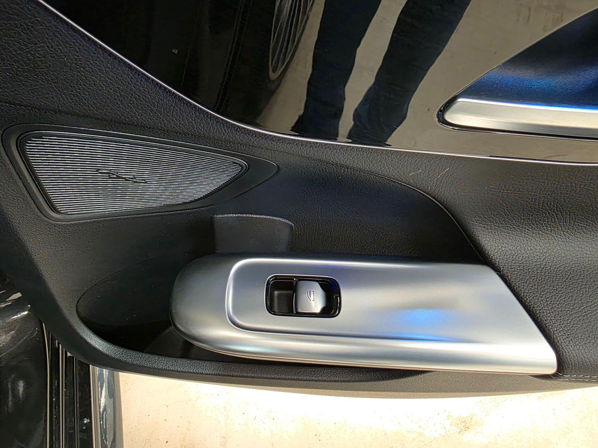 Mercedes-Benz C Class view 27