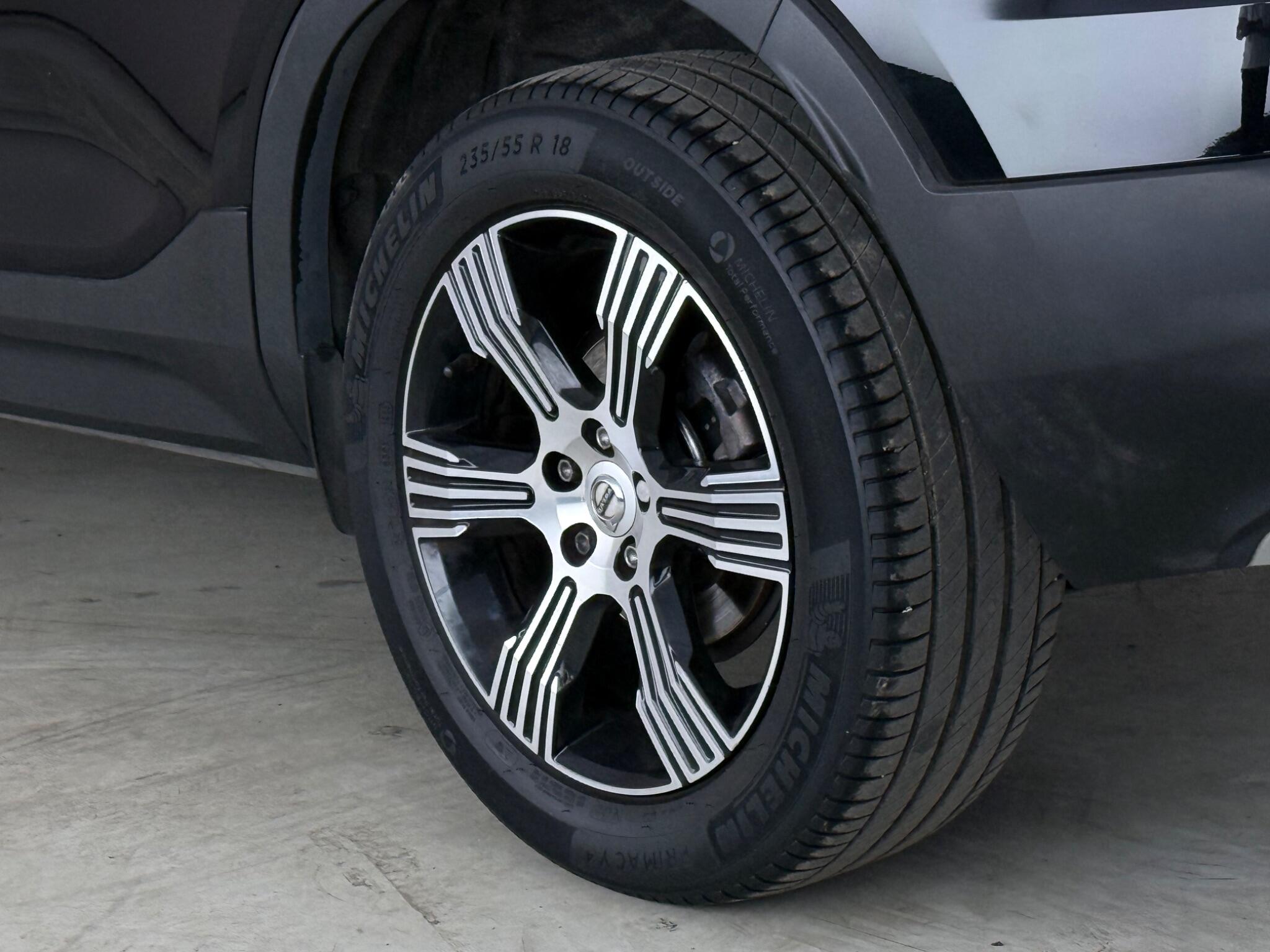 Volvo XC40 view 9