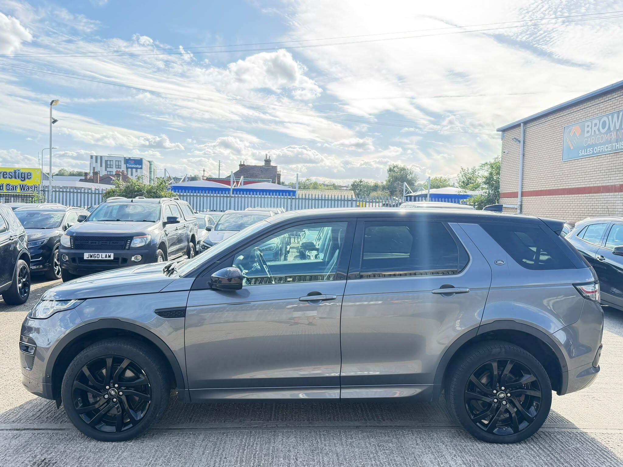 Land Rover Discovery Sport view 5