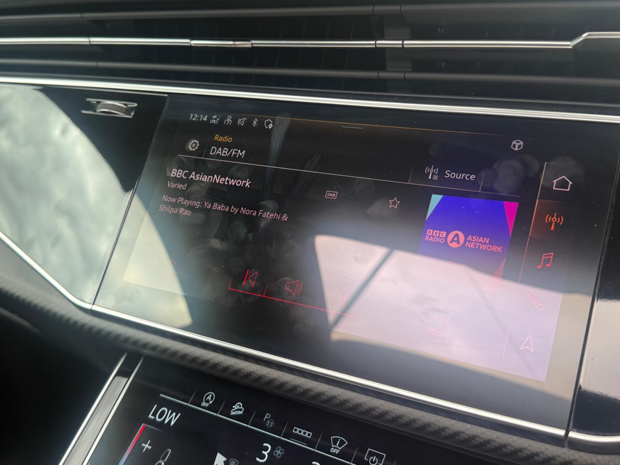 Audi RS Q8 view 9