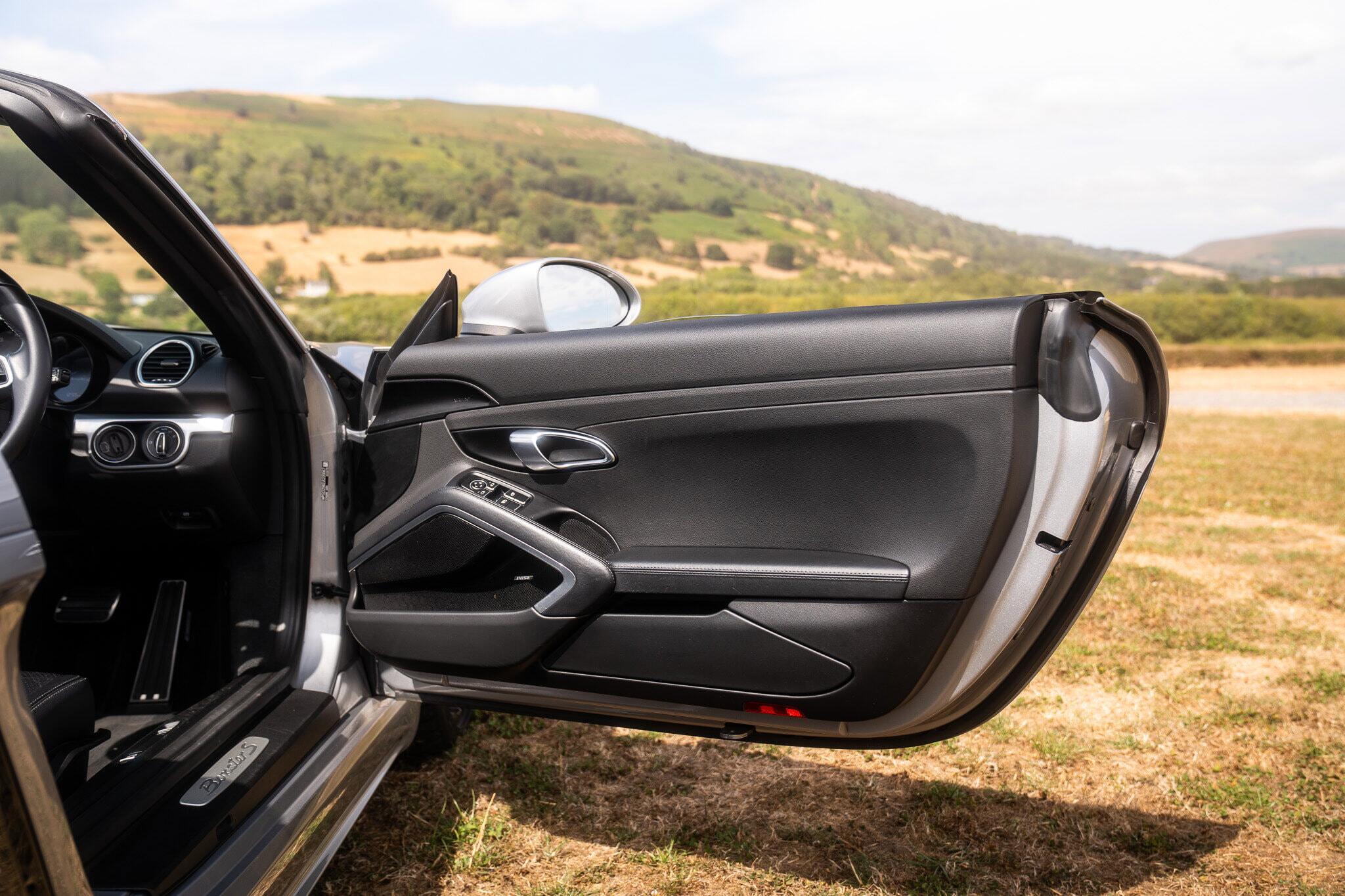 Porsche 718 Boxster view 25