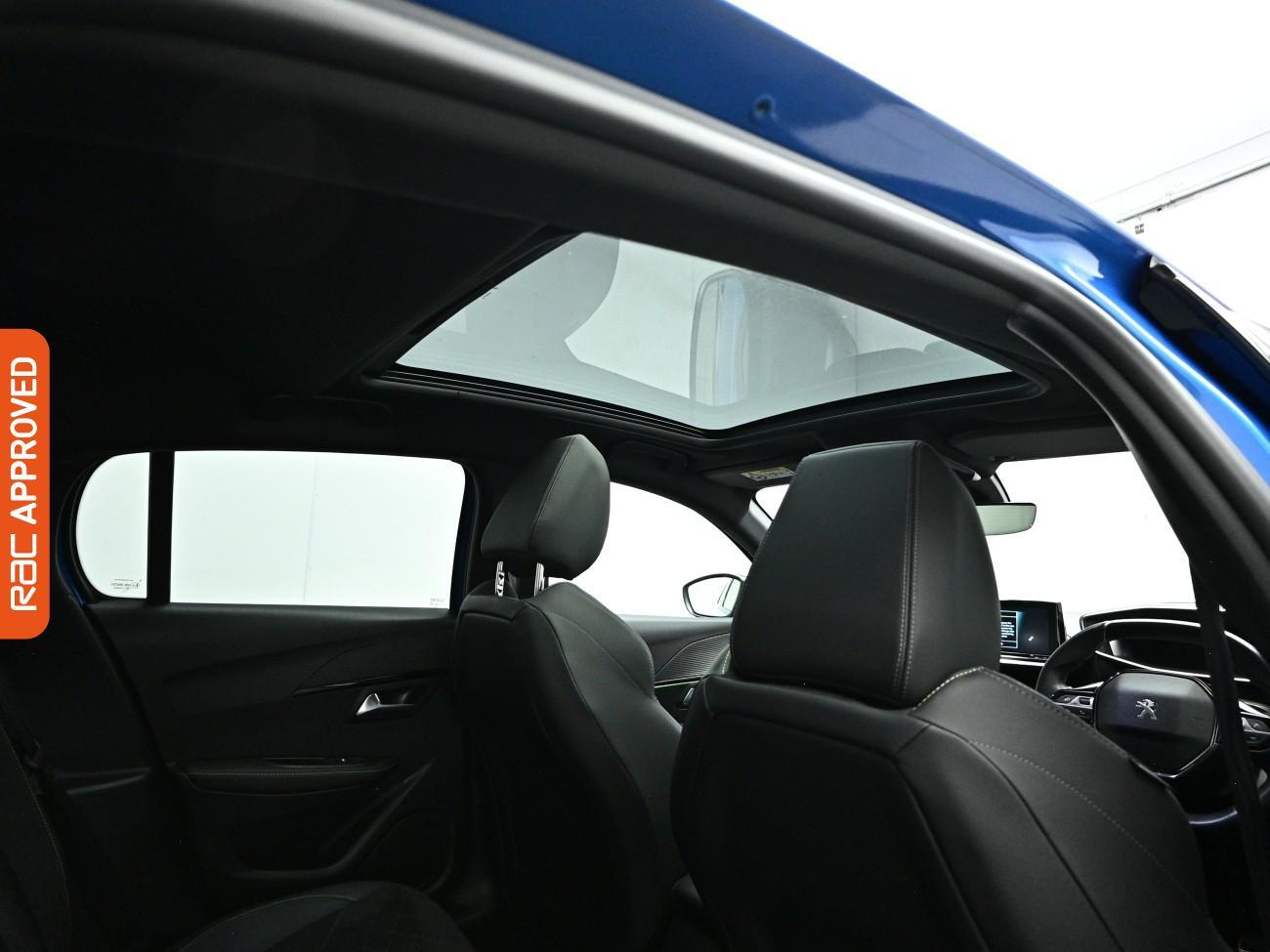 Peugeot E-208 view 3