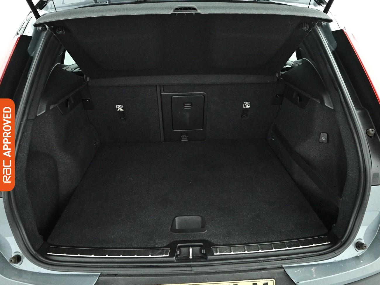 Volvo XC40 view 26