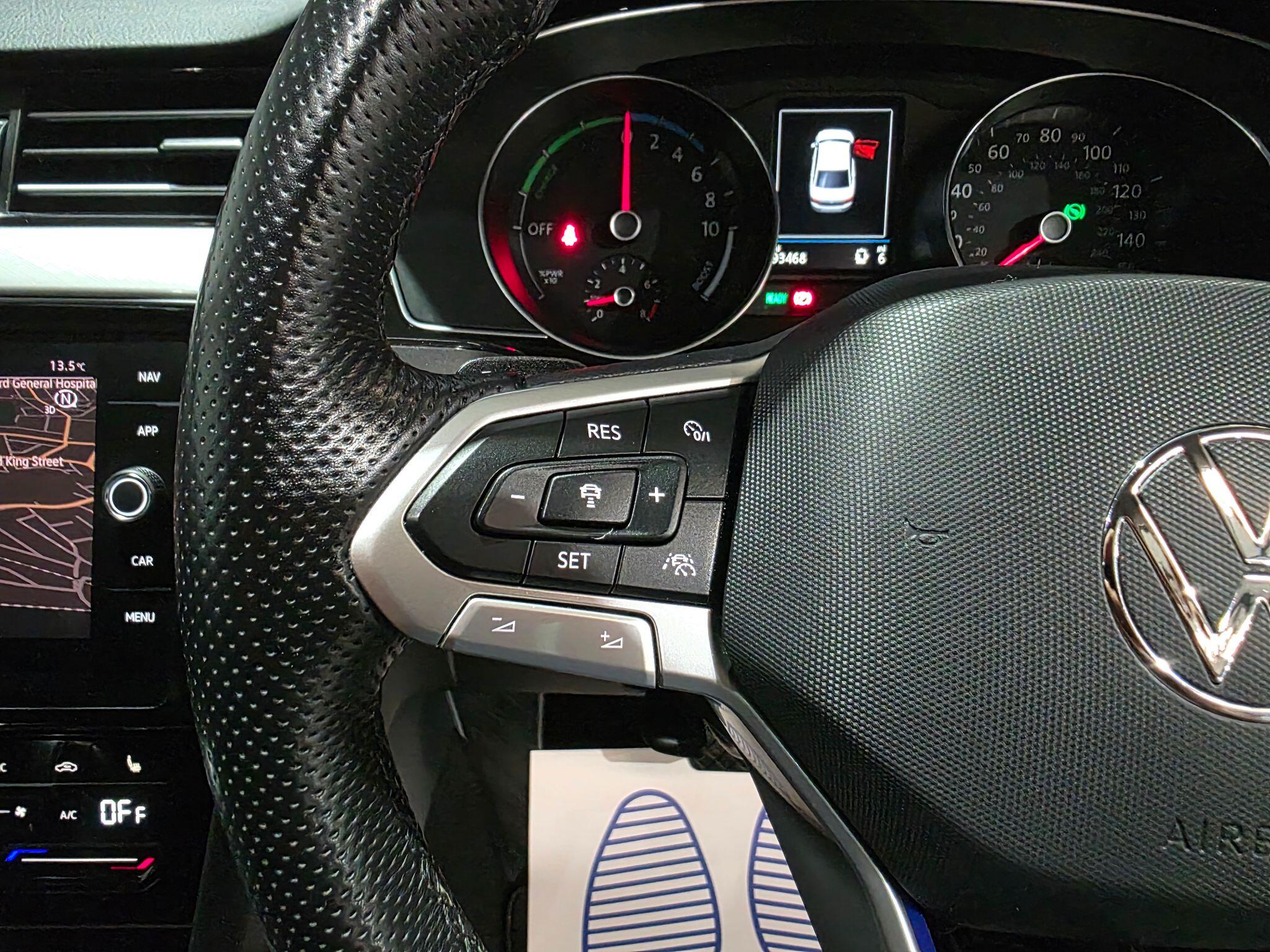 Volkswagen Passat view 19