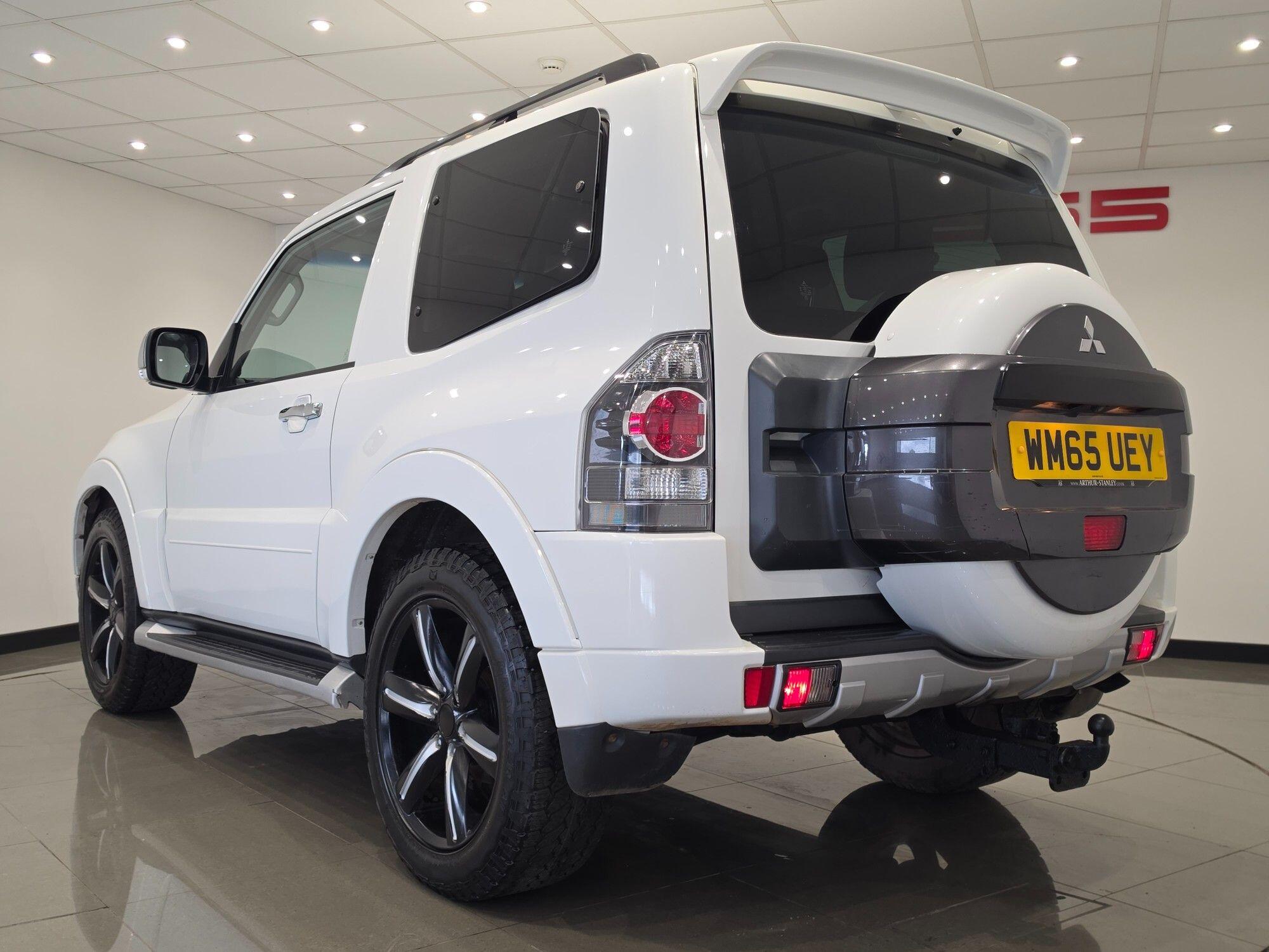 Mitsubishi Shogun view 13
