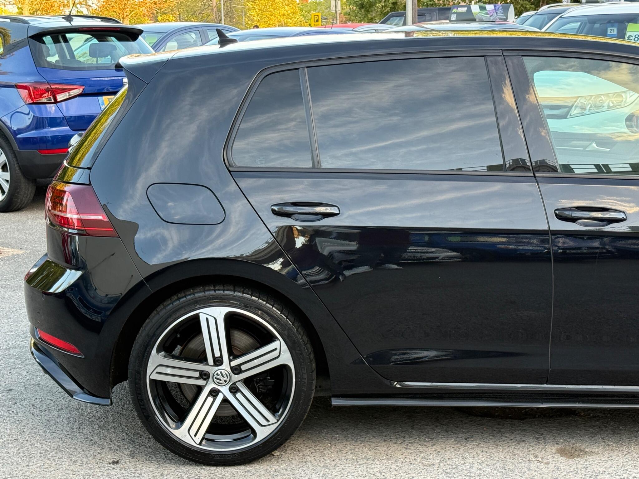 Volkswagen Golf - Image 21