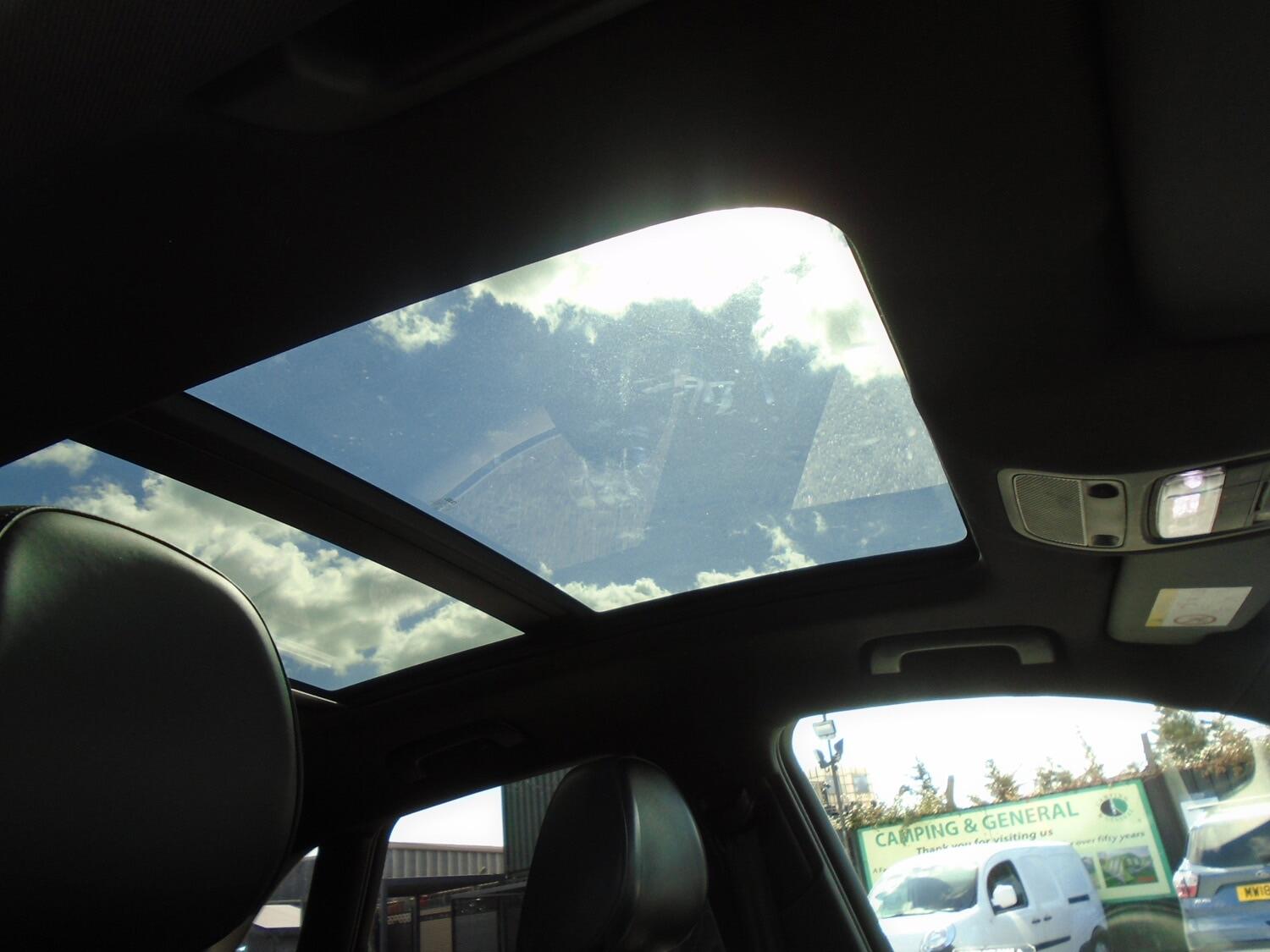 Audi Q3 view 12