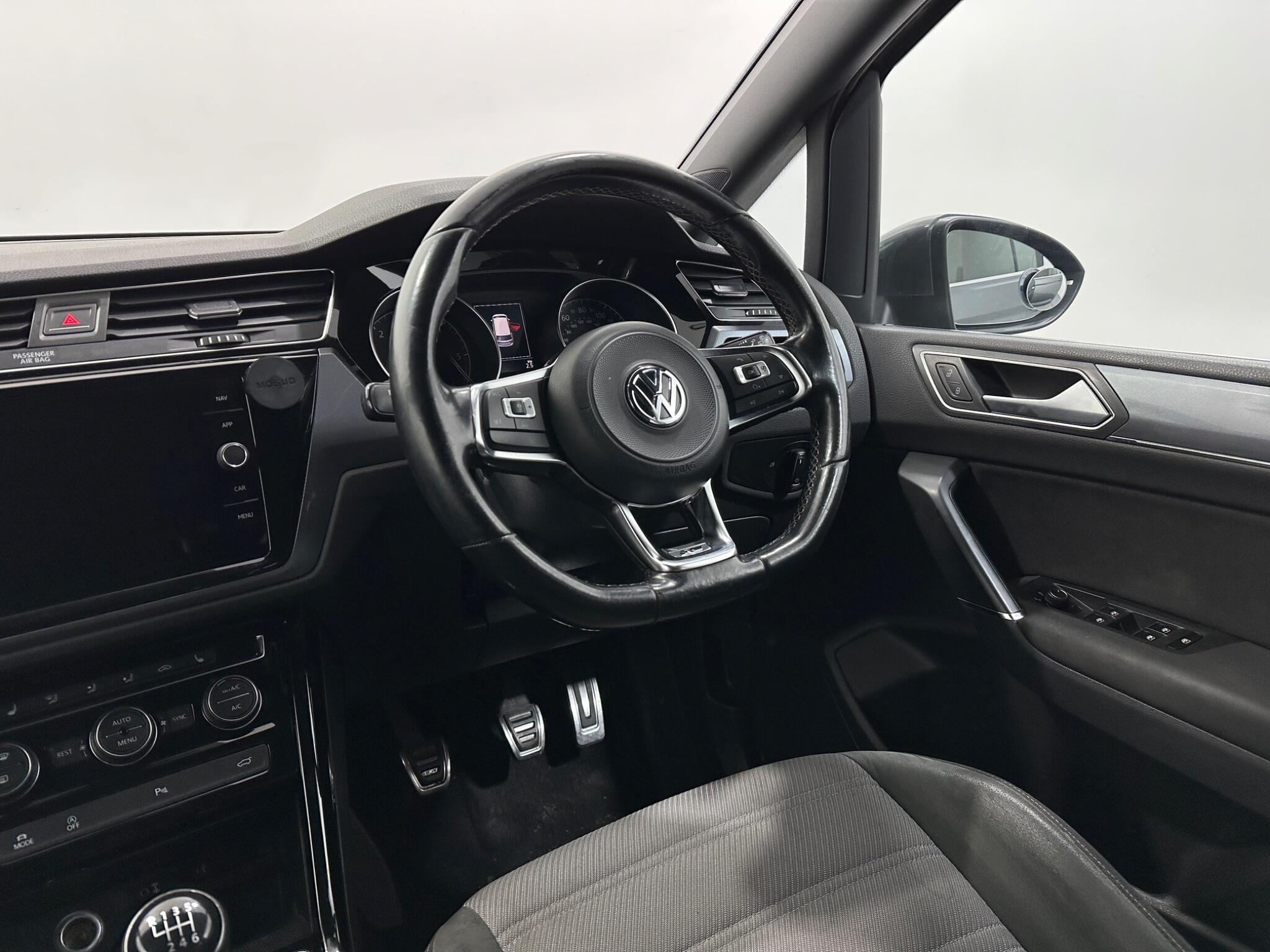 Volkswagen Touran view 12