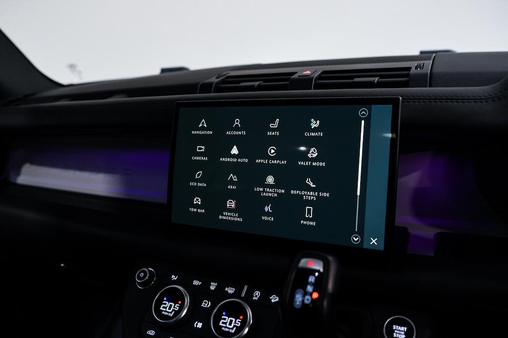 Land Rover Defender view 23