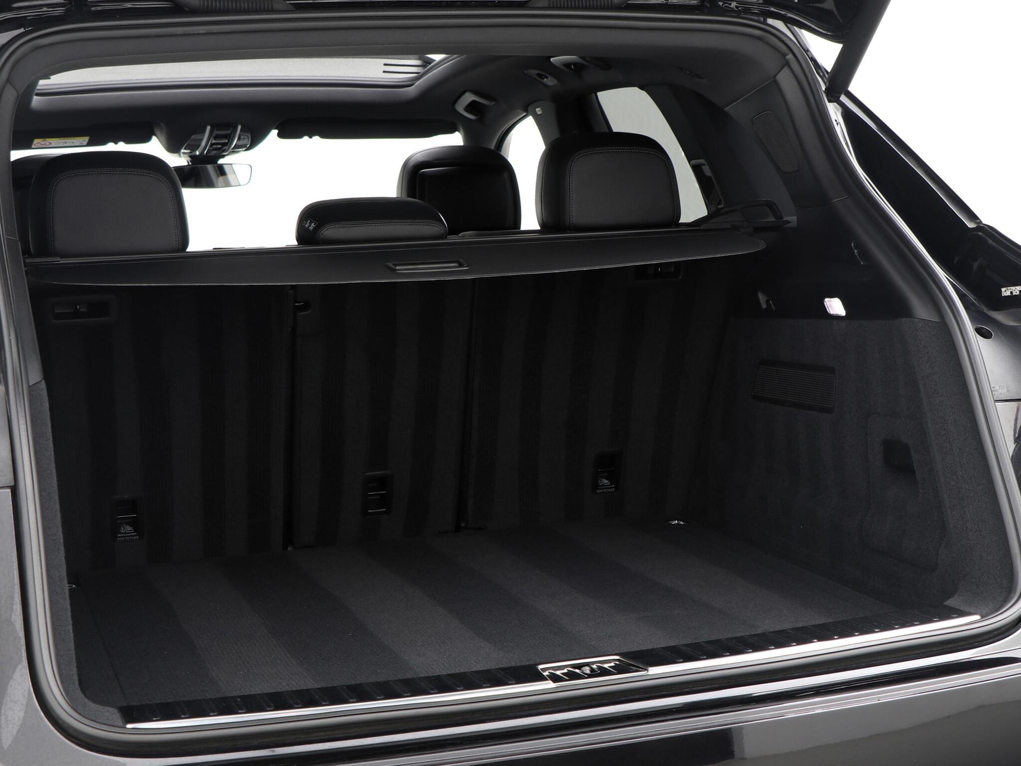 Porsche Cayenne view 25