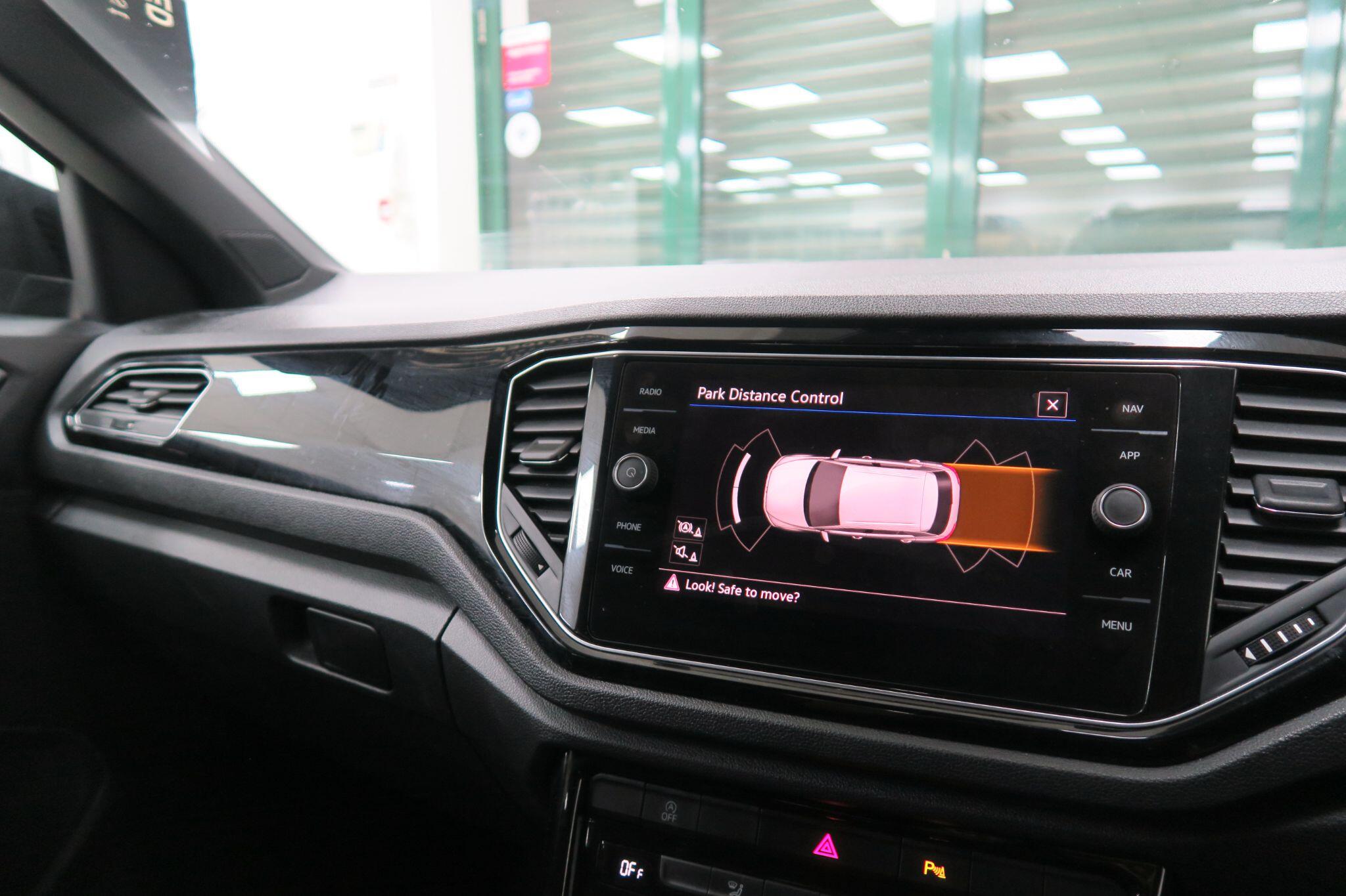 Volkswagen T-Roc view 17