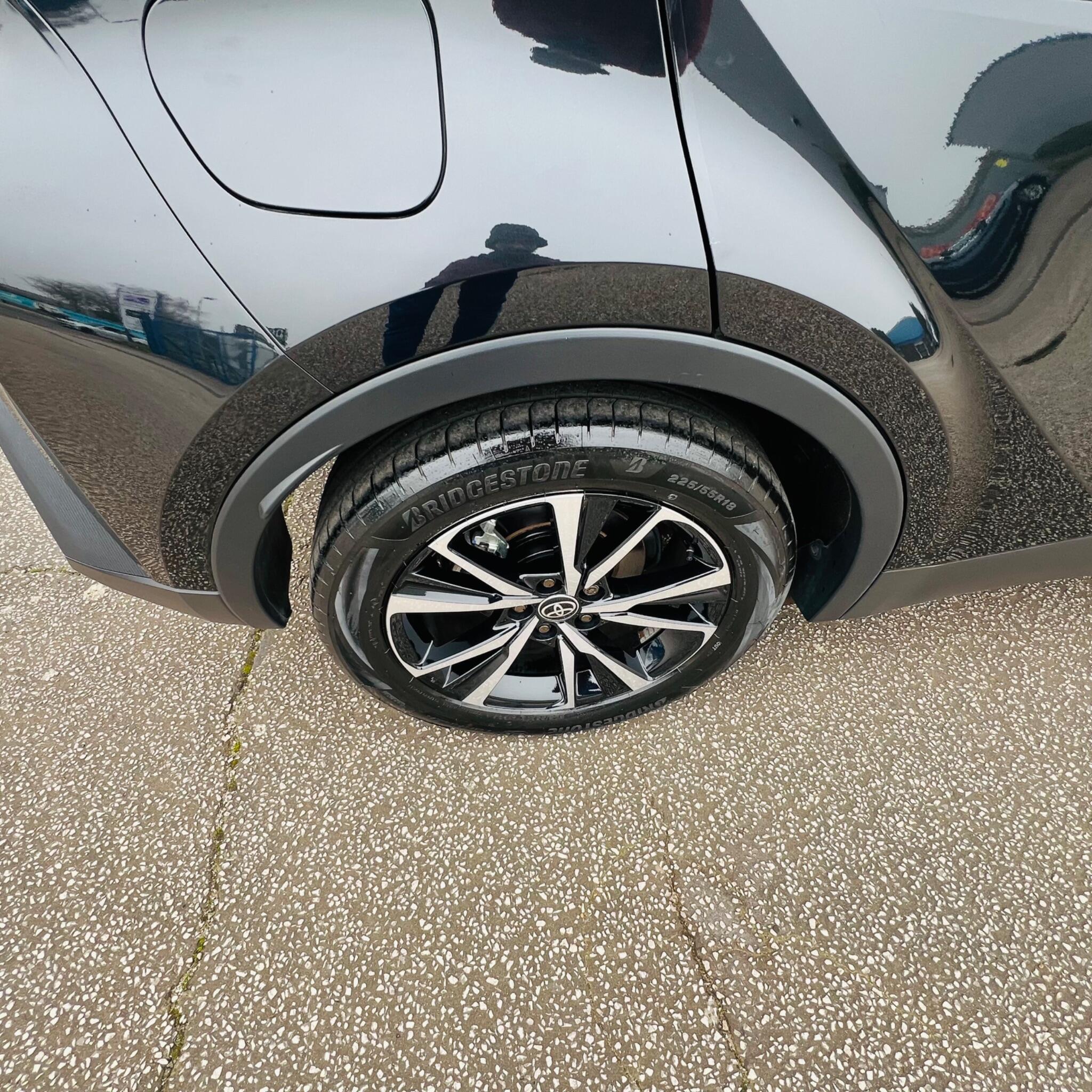 Toyota C-HR view 15