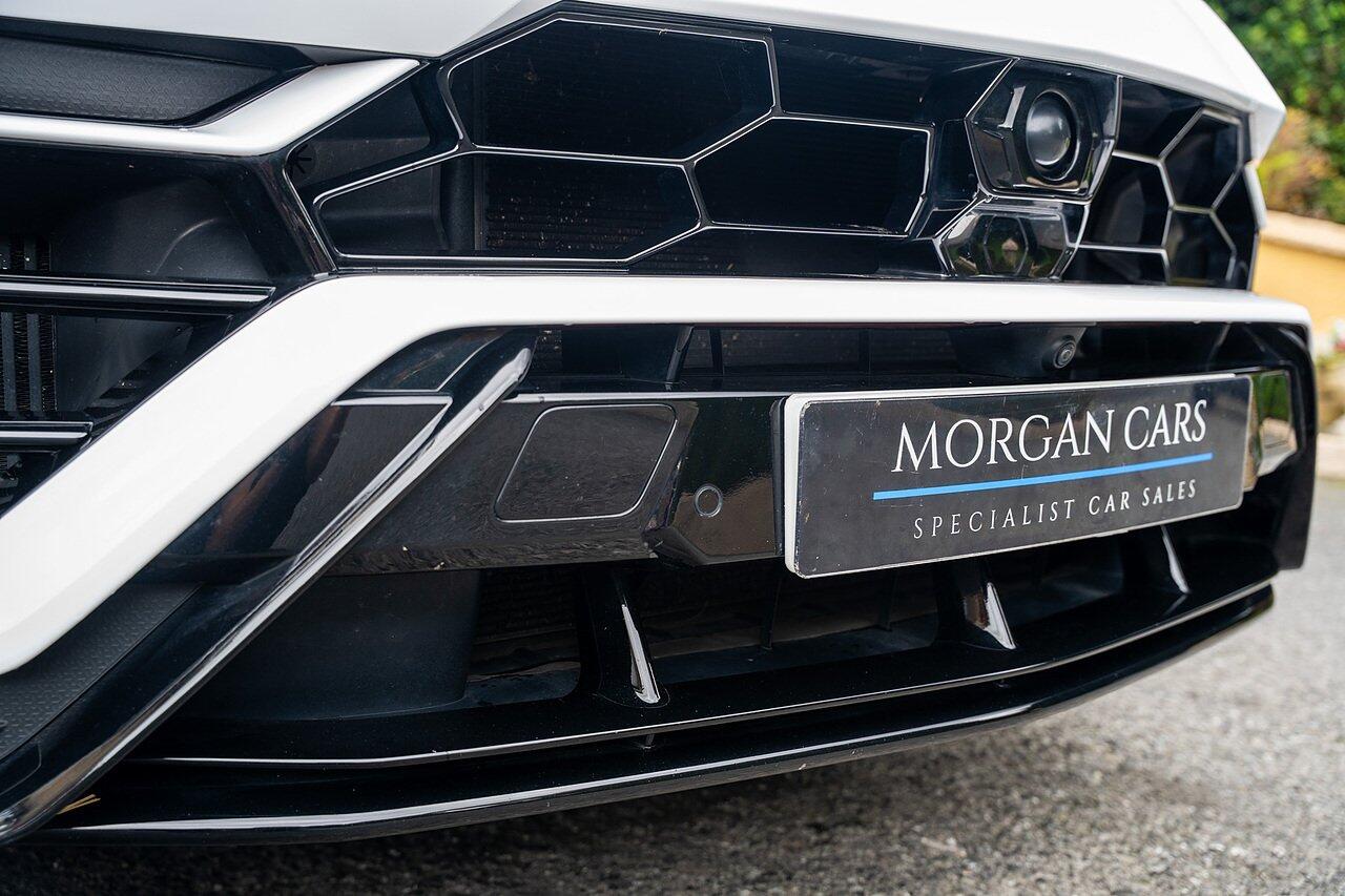Lamborghini Urus view 31
