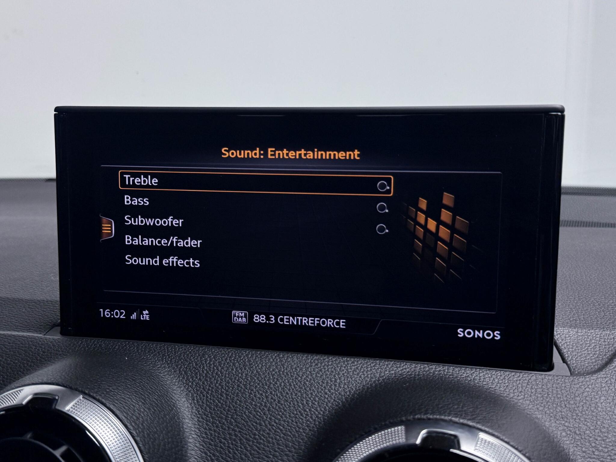 Audi SQ2 view 39