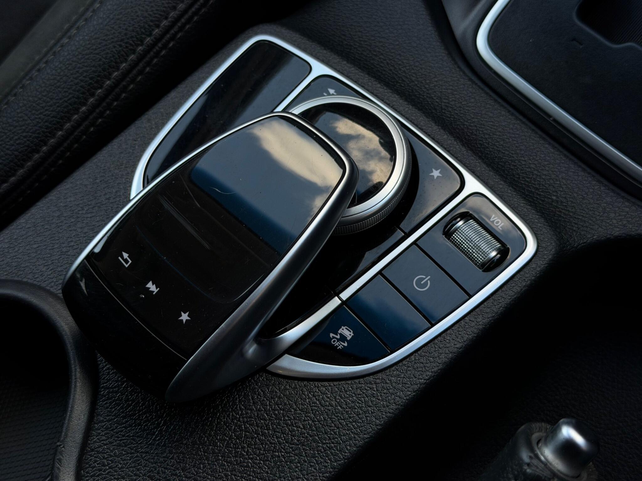 Mercedes-Benz X-Class view 23