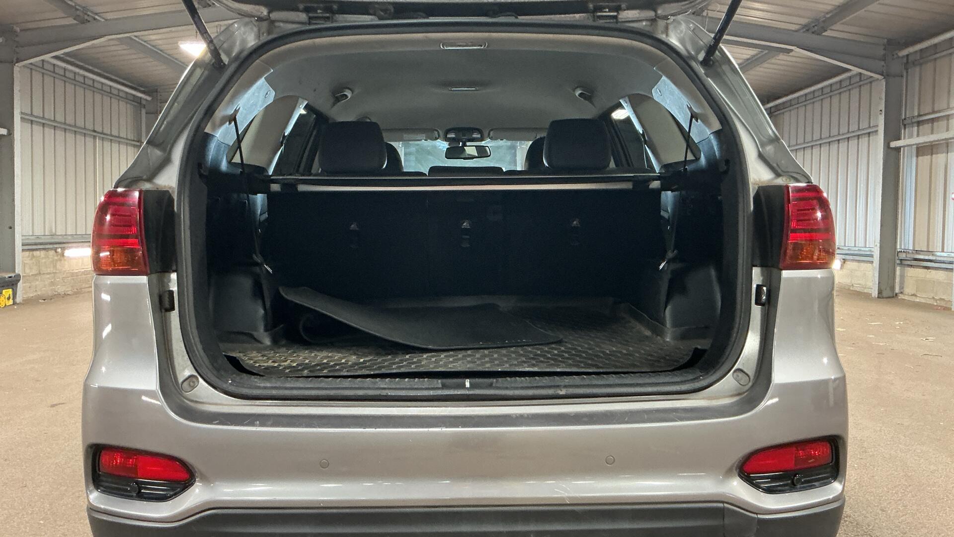 Kia Sorento view 7
