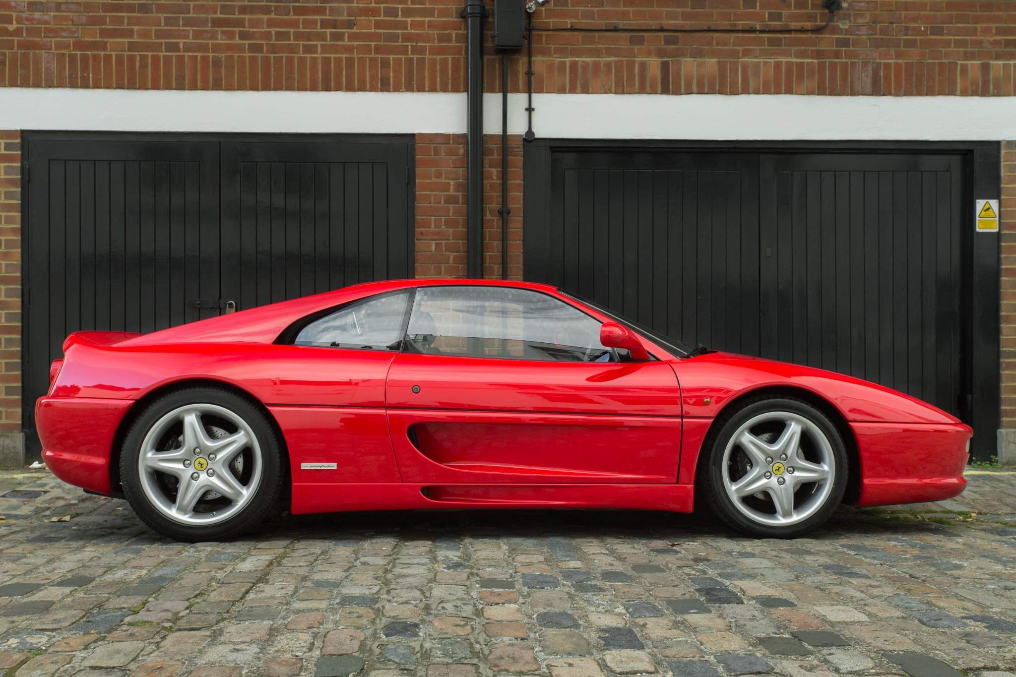 Ferrari F355 view 7