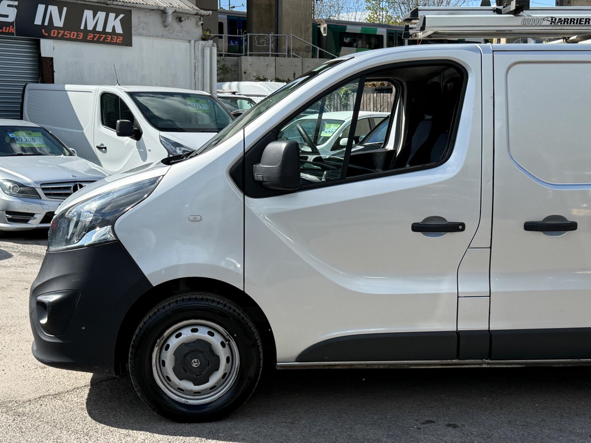 Vauxhall Vivaro - Image 12