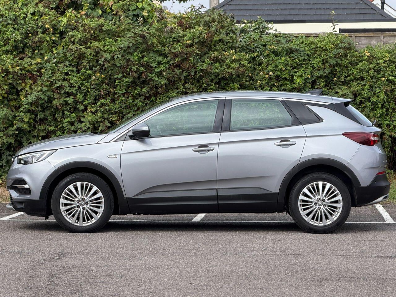 Vauxhall Grandland X view 4